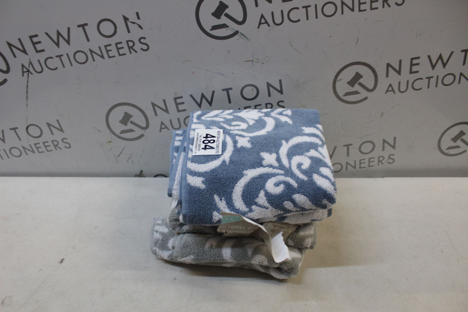 1 SET OF MARTHA STEWART 4 HAND TOWELS RRP Â£39.99