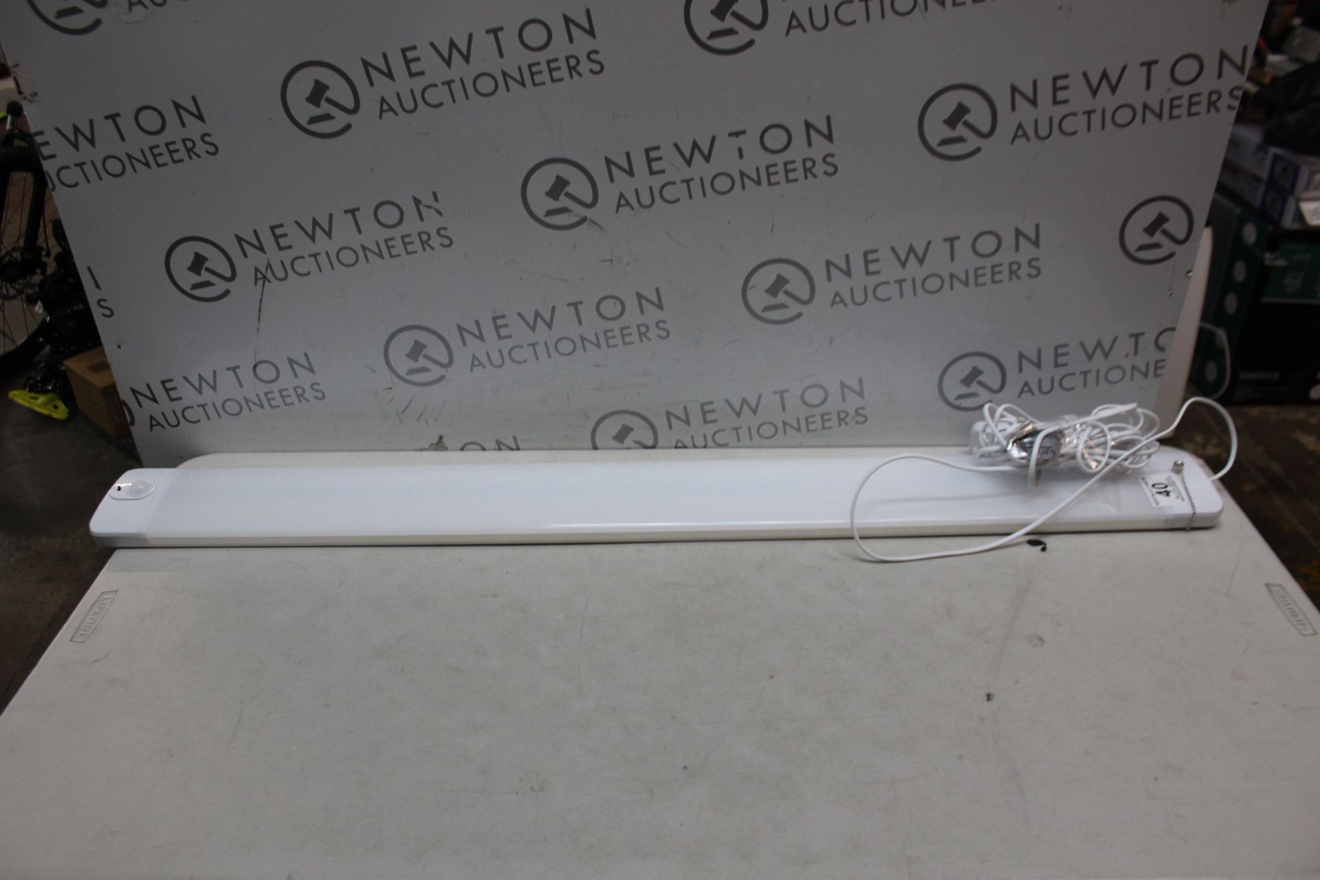 1 FEIT SLIM 4FT (1.2M) LED SHOP LIGHT WITH PIR MOTION DETECTION RRP Â£49