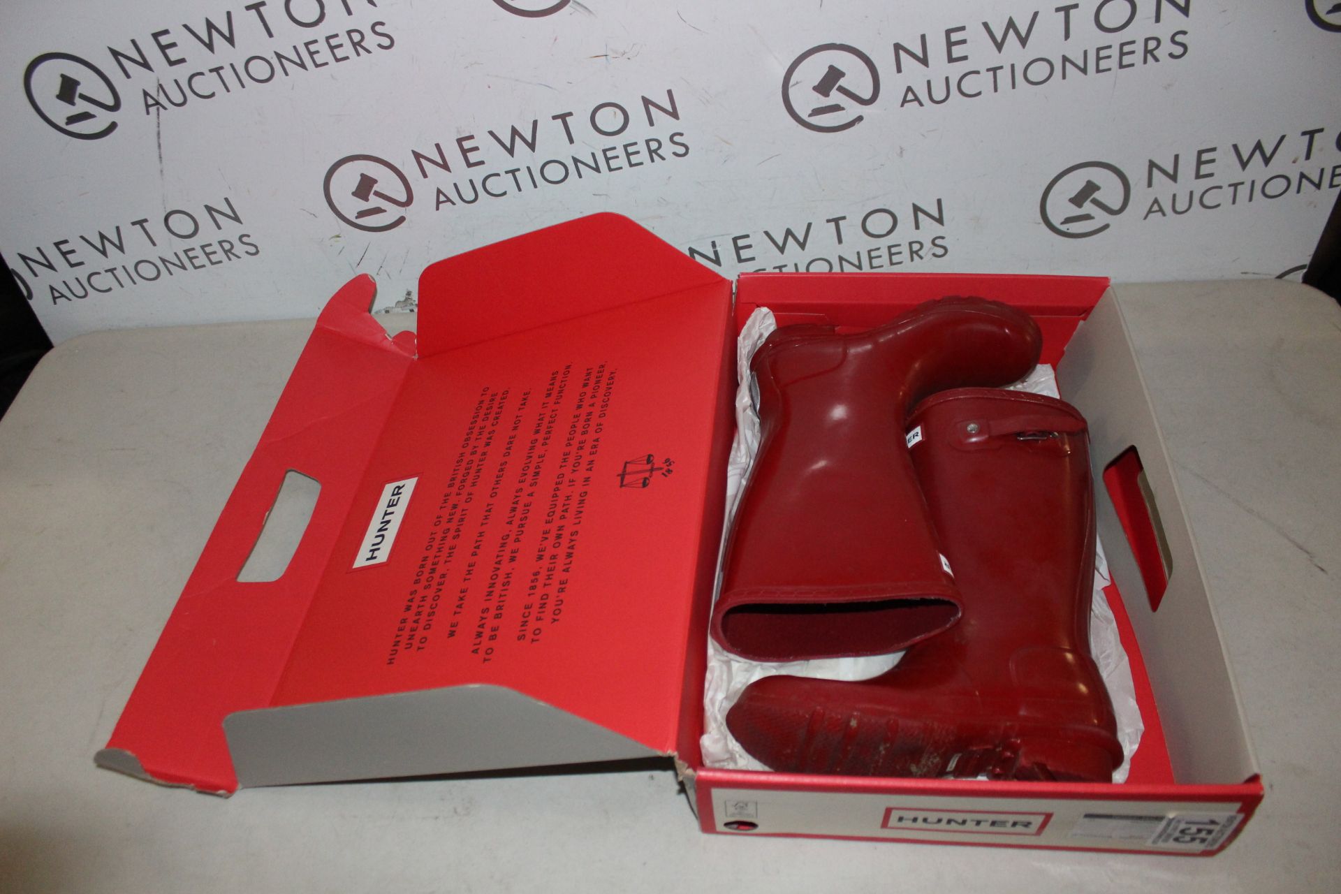 1 BOXED PAIR OF HUNTER RAIN BOOTS UK SIZE 2 RRP Â£39