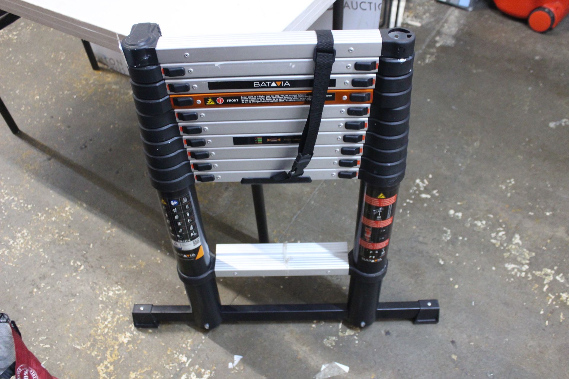 1 BATAVIA TELESCOPIC LADDER RRP Â£149.99