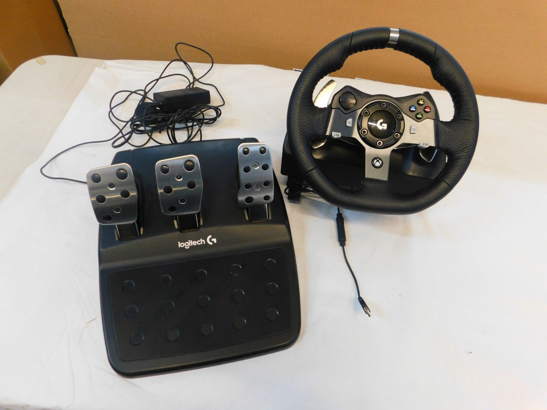 1 LOGITECH DRIVING FORCE STEERING WHEEL G920 XBOX & PC RACING RRP Â£249