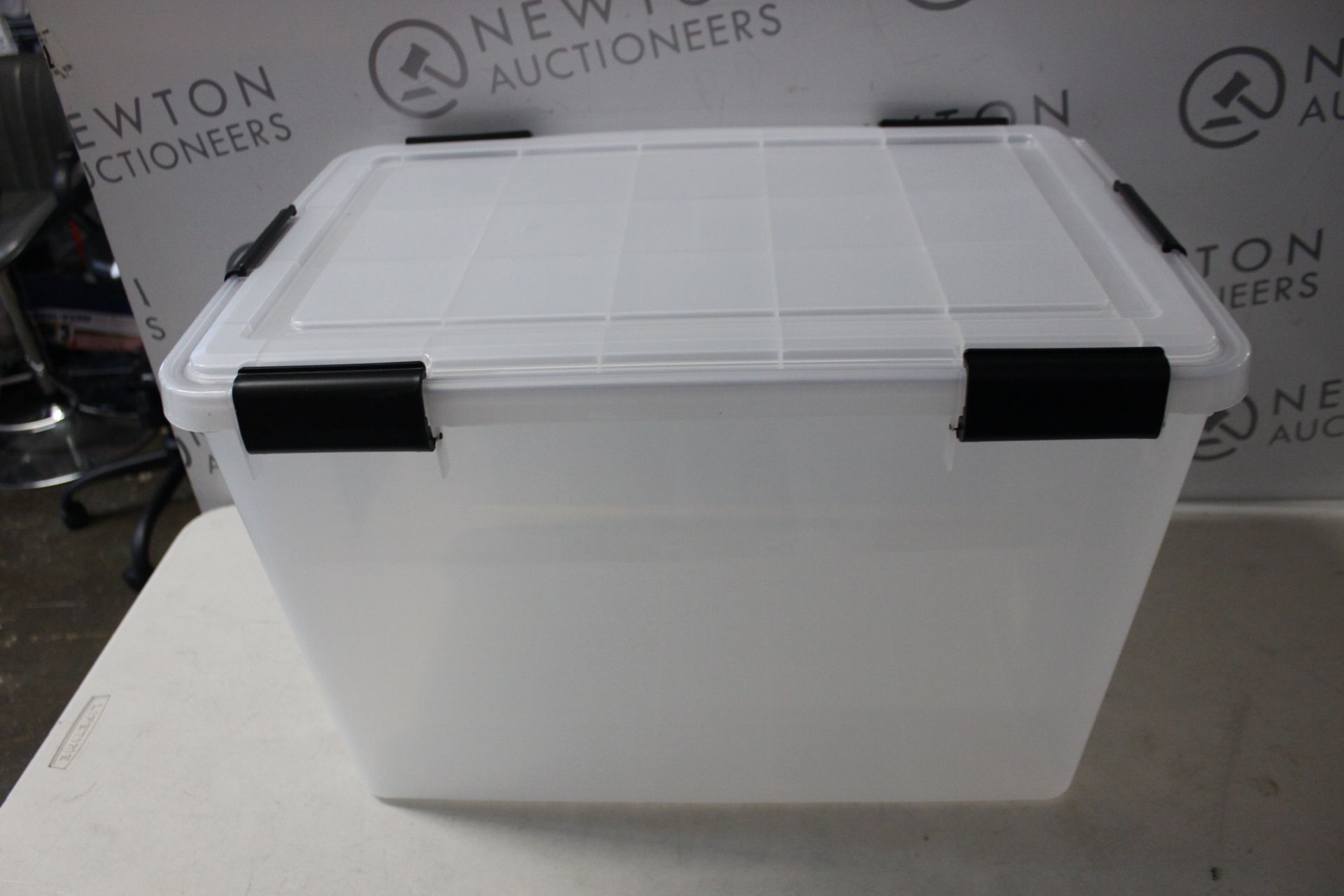 1 IRIS 70L STORAGE PLASTIC BOX WITH LID RRP Â£9