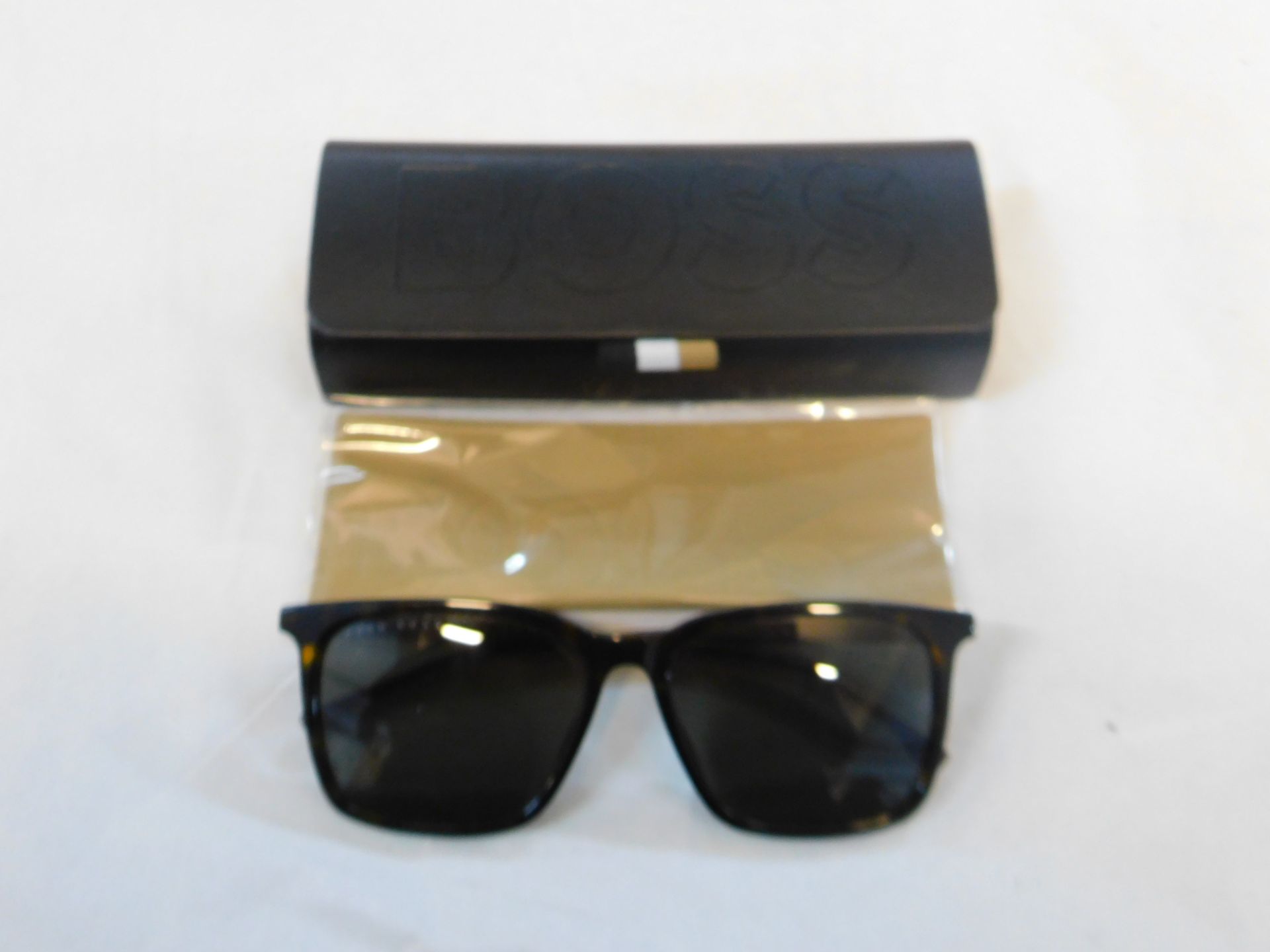 1 PAIR OF HUGO BOSS SUNGLASSESS WITH CASE MODEL 1086/S/IT RRP Â£129.99