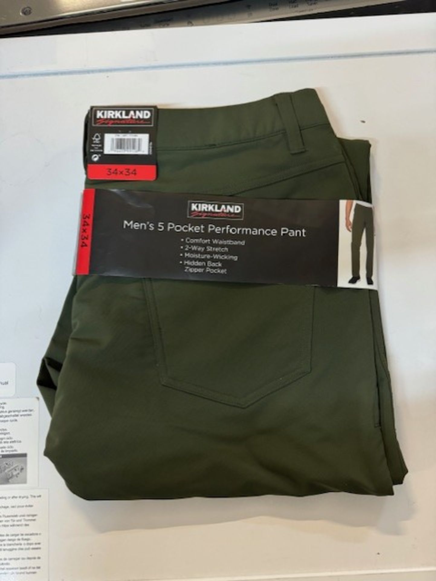 1 BRAND NEW MENS KIRKLAND SIGNATURE MOISTURE WICKING STRETCH PERFOMANCE PANTS IN OLIVE GREEN SIZE