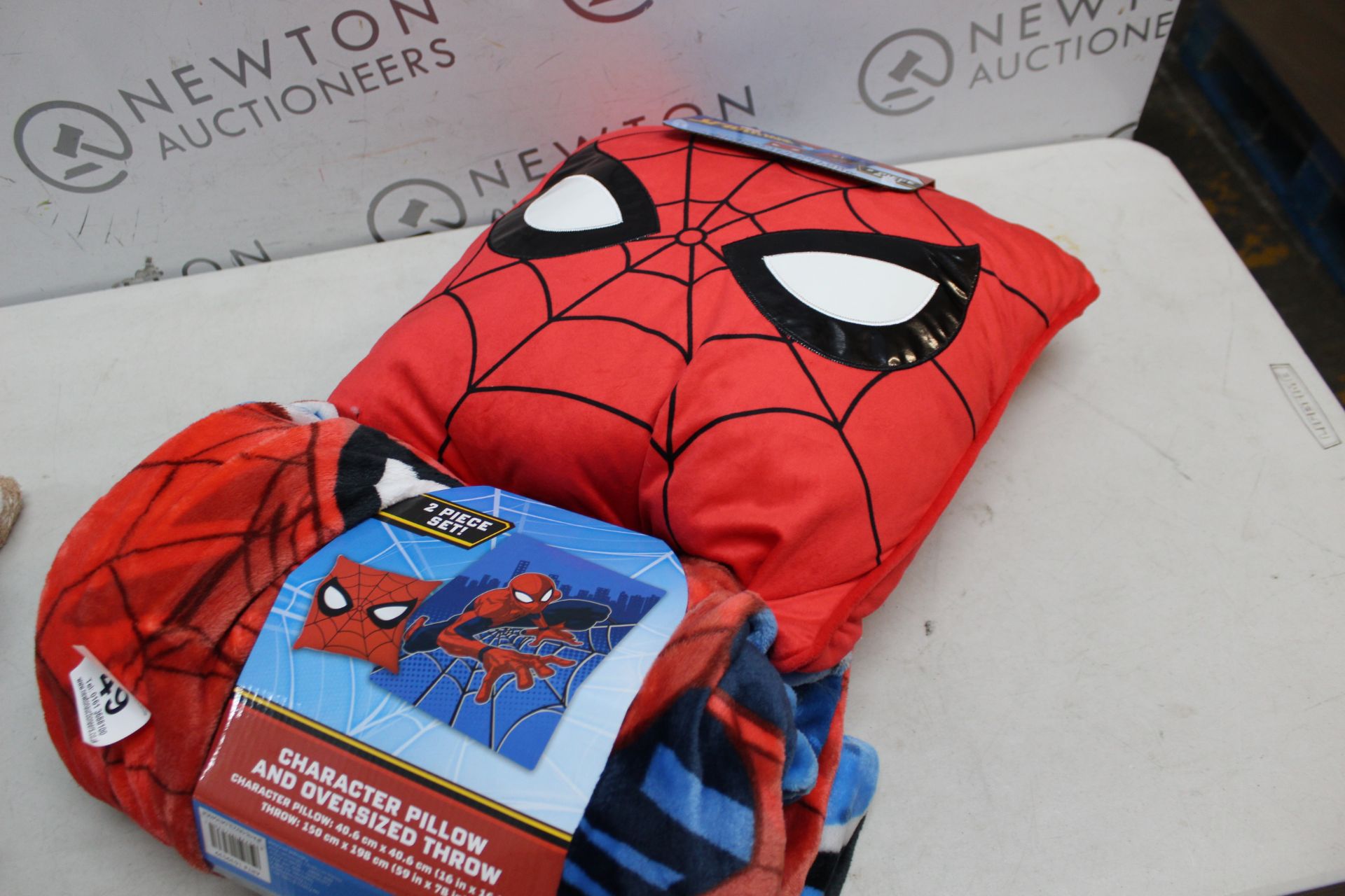 1 PACKED SPIDERMAN PILLOW AND OVERSIZED THROW RRP Â£29