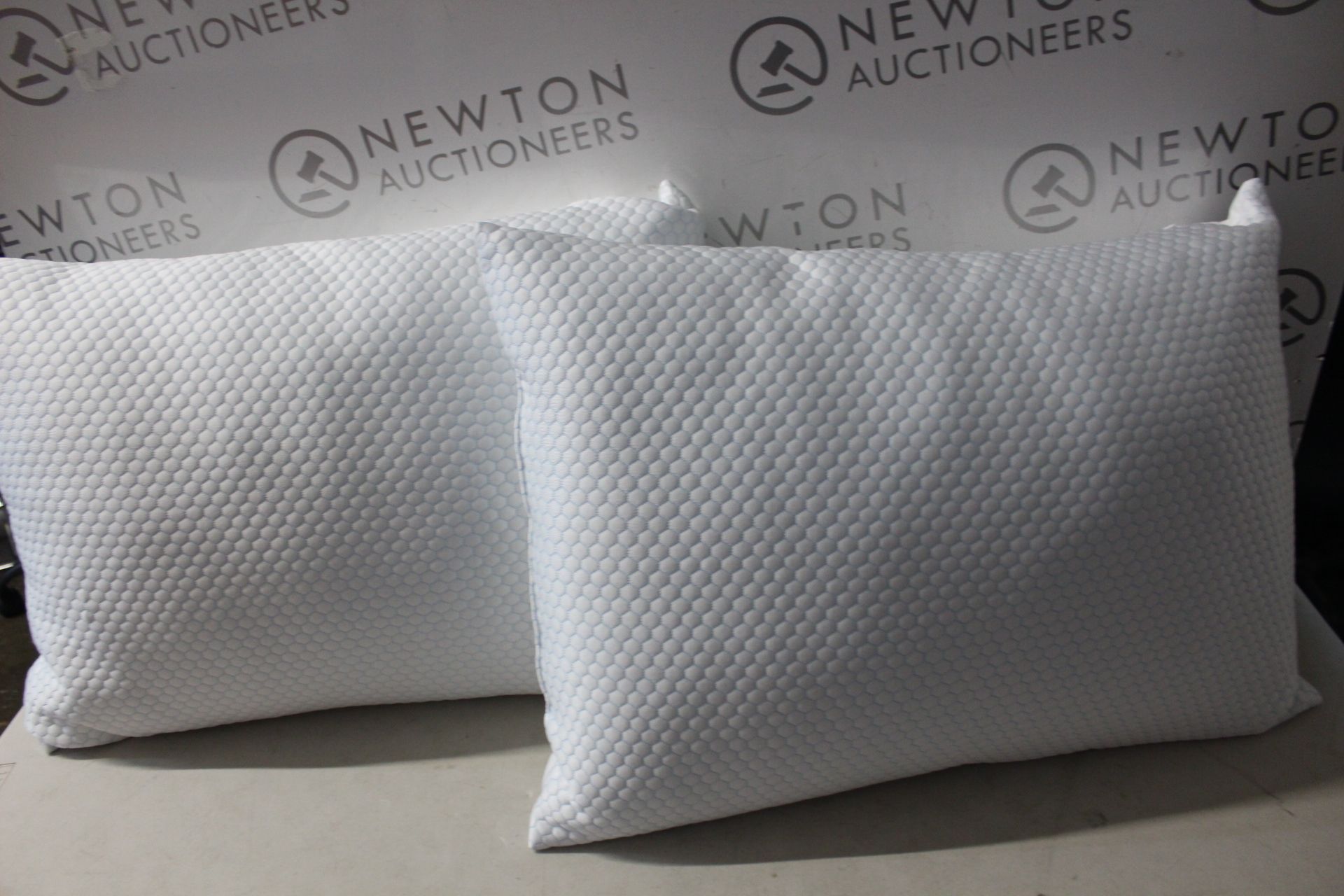 1 PAIR OF HOTEL GRAND PILLOWS RRP Â£59.99