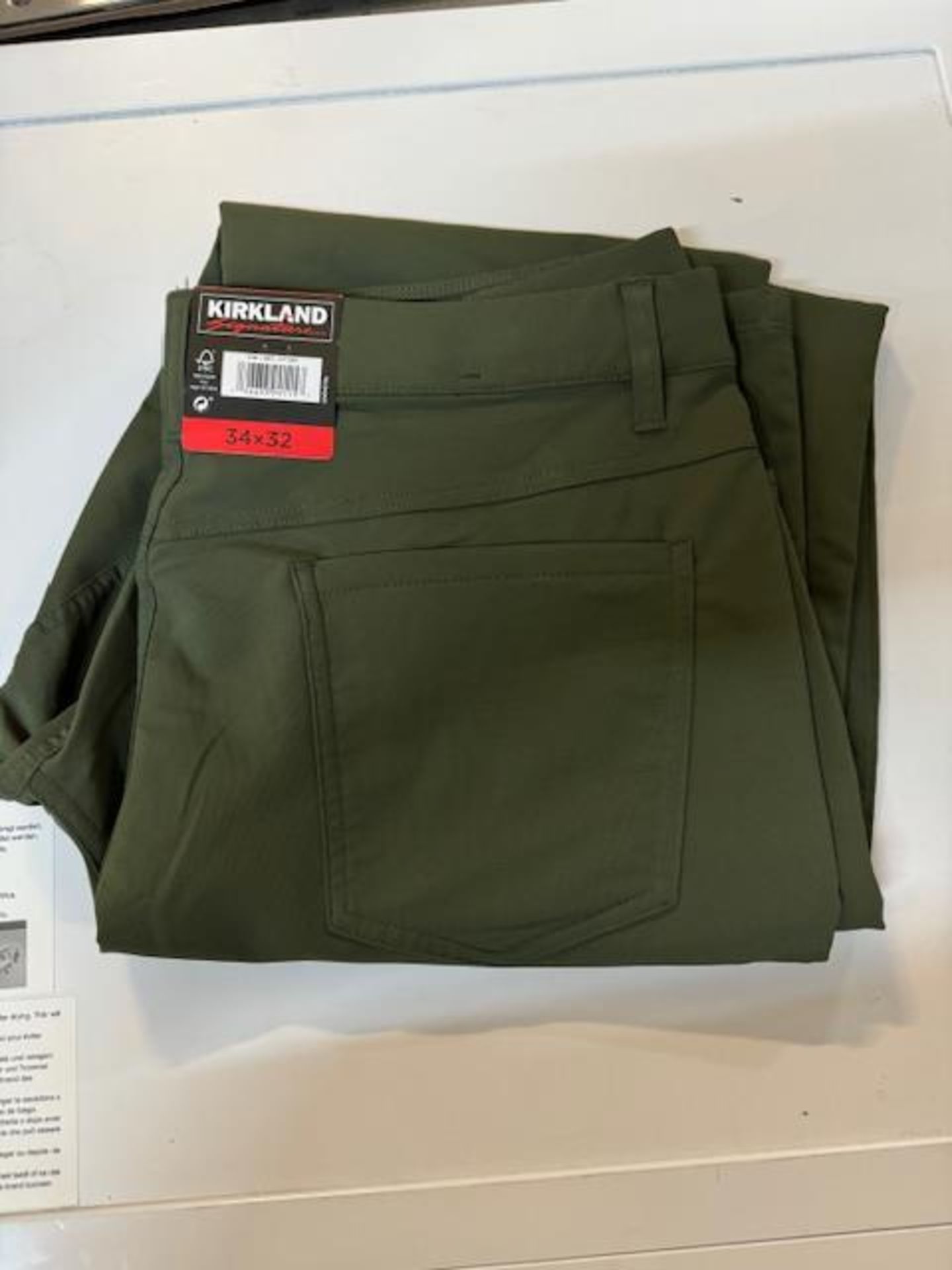 1 BRAND NEW MENS KIRKLAND SIGNATURE MOISTURE WICKING STRETCH PERFOMANCE PANTS IN OLIVE GREEN SIZE