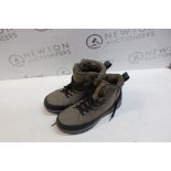 1 PAIR OF WEATHERPROOF BOOTS UK SIZE 9 RRP Â£39