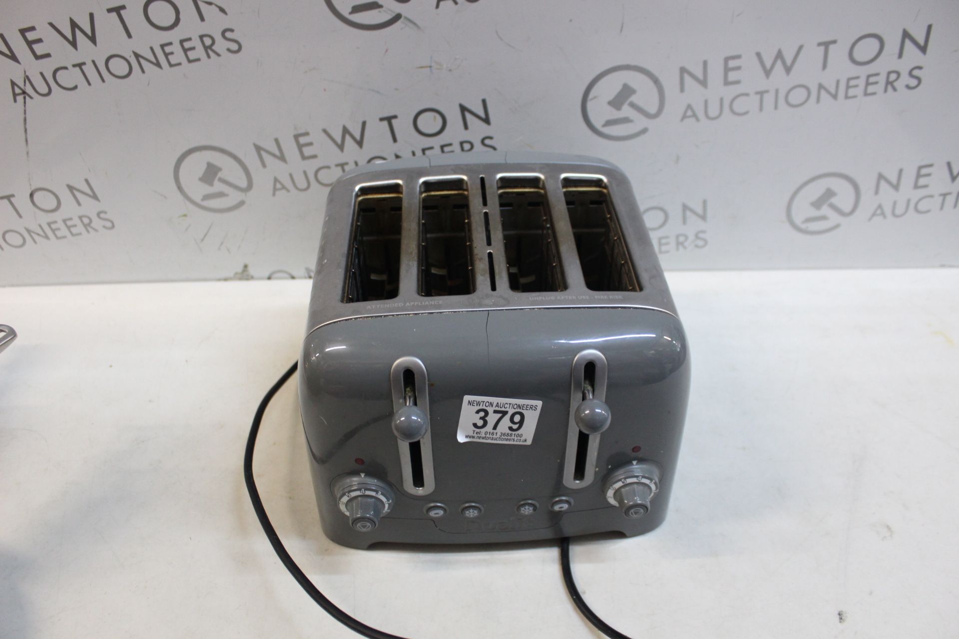 1 DUALIT DPP4 4 SLICE LITE TOASTER RRP Â£89 (HEAVILY USED)