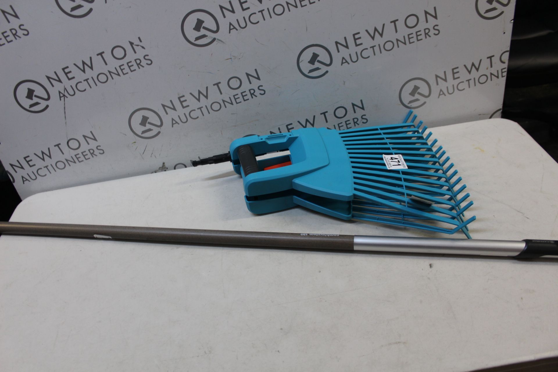 1 GARDENA COMBISYSTEM PLASTIC SWEEP RRP Â£35.99