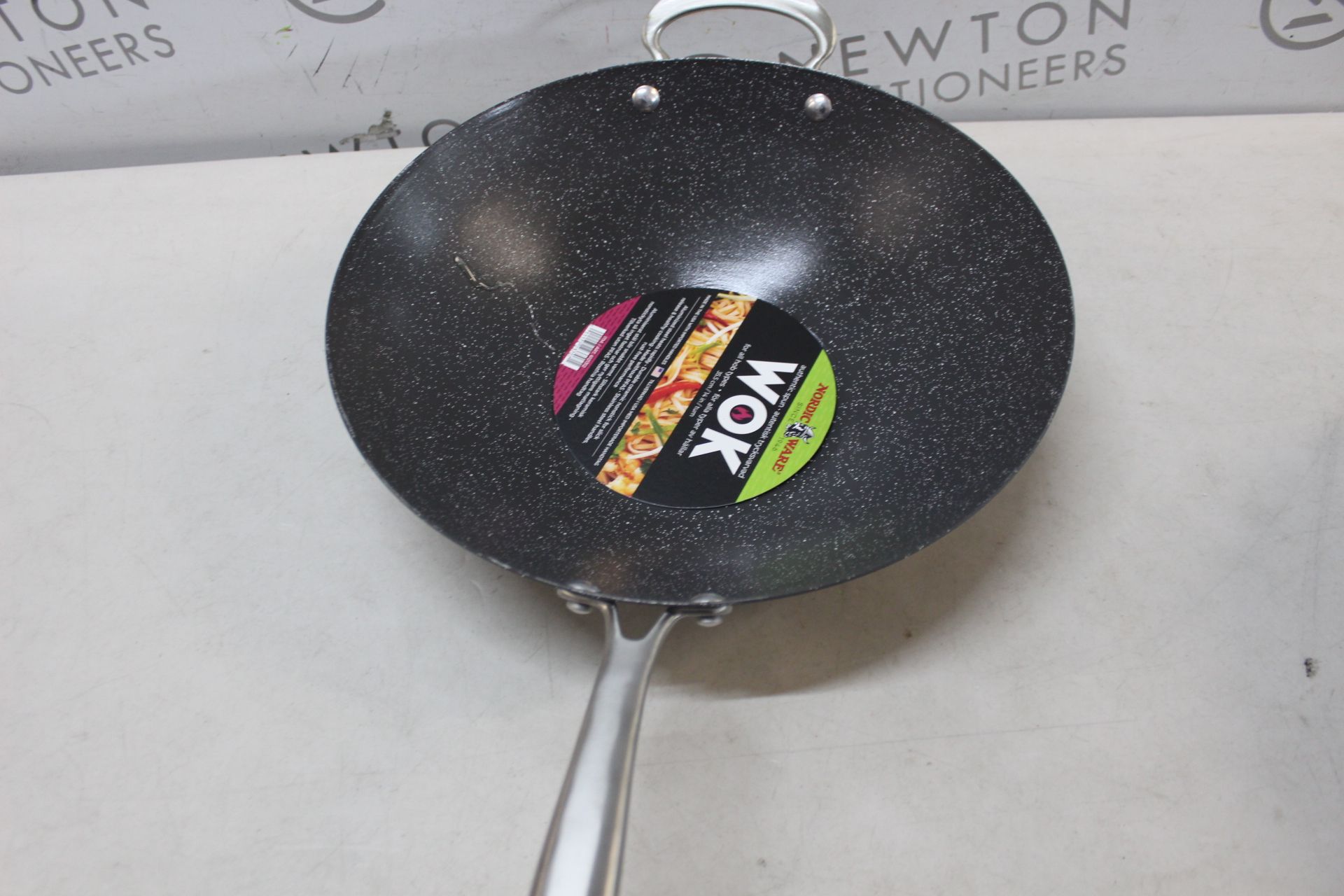 1 NORDIC WARE ALUMINIUM WOK WITH STAINLESS STEEL HANDLE, 35.5CM RRP Â£49