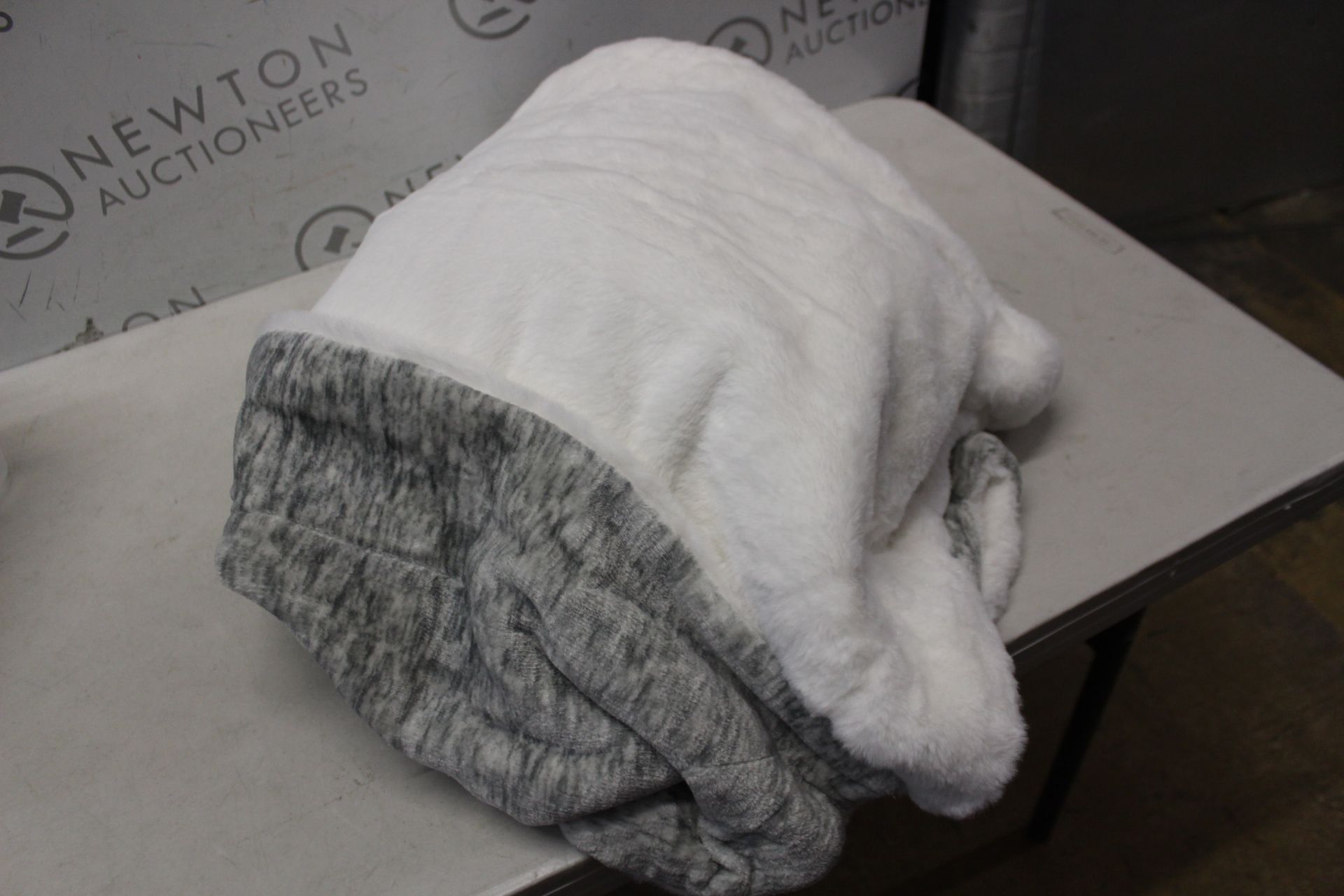 1 PLUSH SHERPA THROW RRP Â£39.99