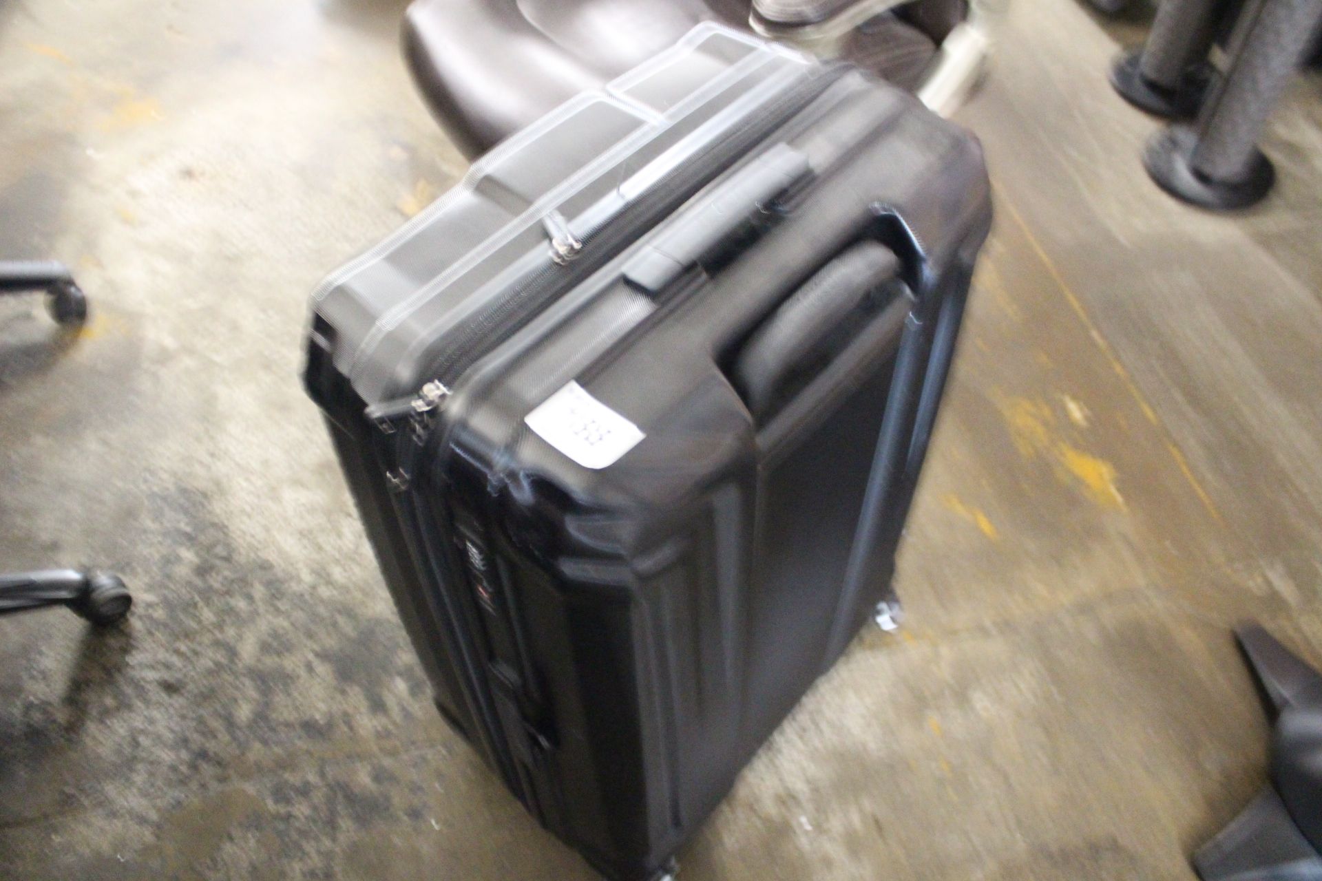 1 SAMSONITE ENDURE HARDSIDE LUGGAGE RRP Â£139 (CRACKED AT THE BOTTOM)