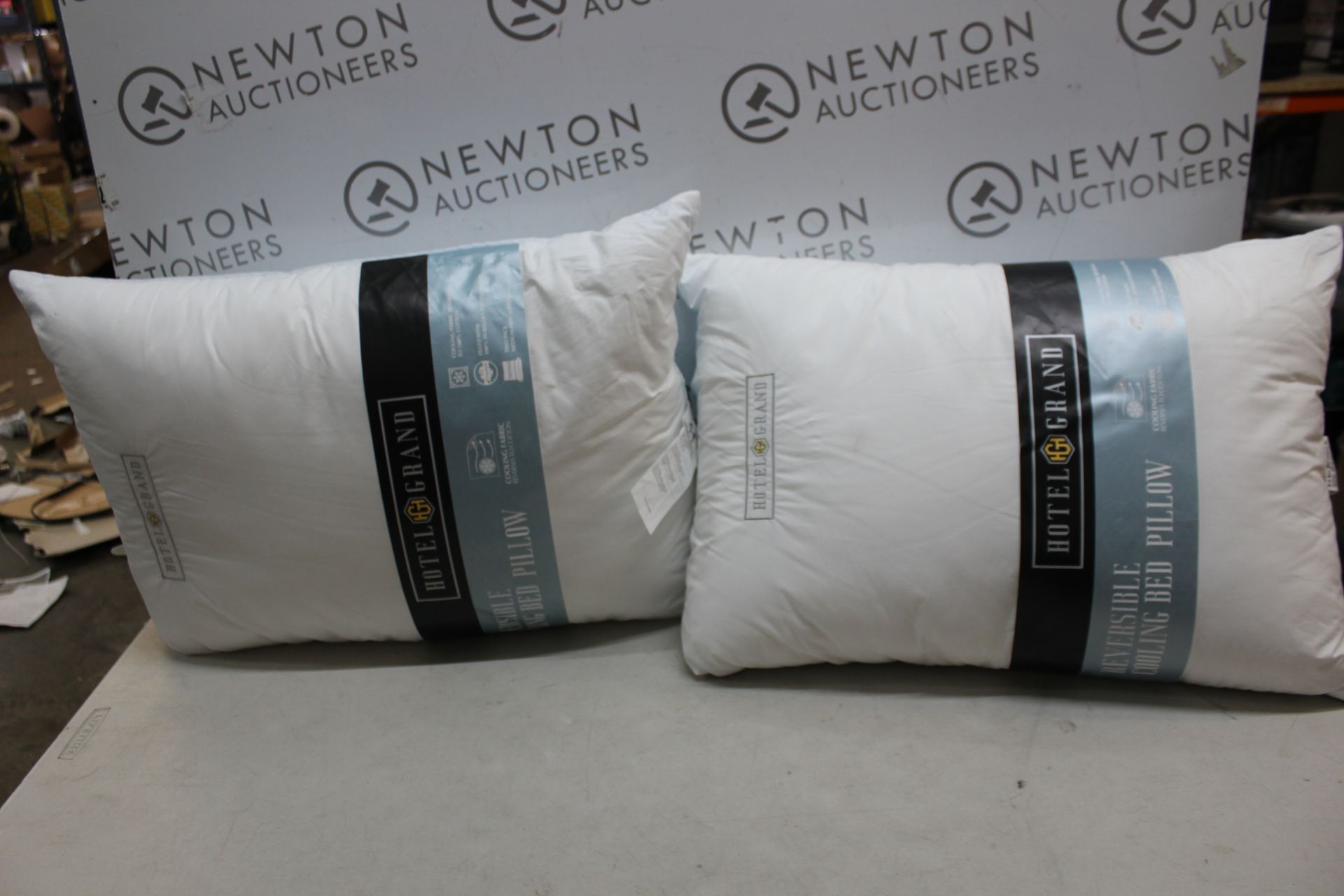 1 PAIR OF GRAND HOTEL GRAND PILLOWS RRP Â£59.99