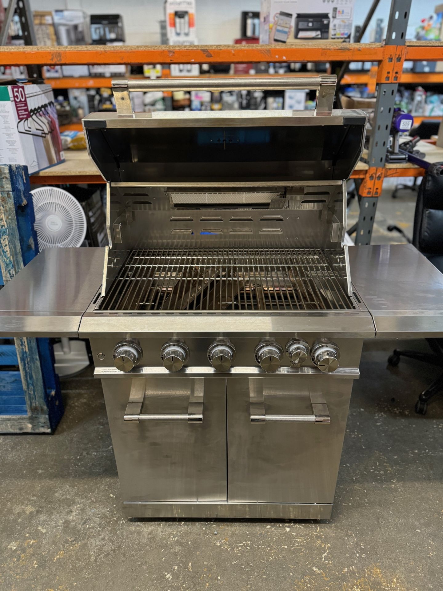 1 KIRKLAND SIGNATURE 6 BURNER GAS BARBECUE GRILL + COVER