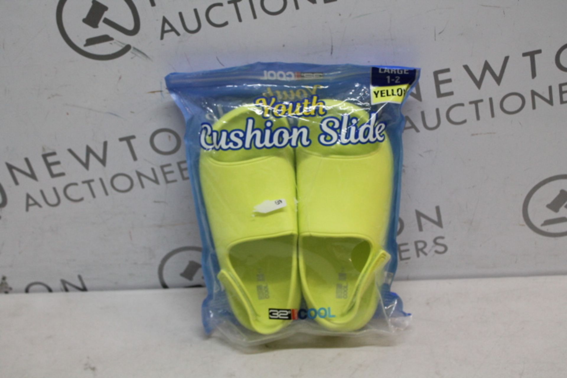 1 BRAND NEW PACKED 32 DEGREES KIDS CUSHION SLIDES IN YELLOW SIZE 1-2 LARGE RRP Â£14.99