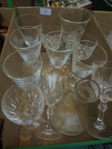 Box of mixed glassware,