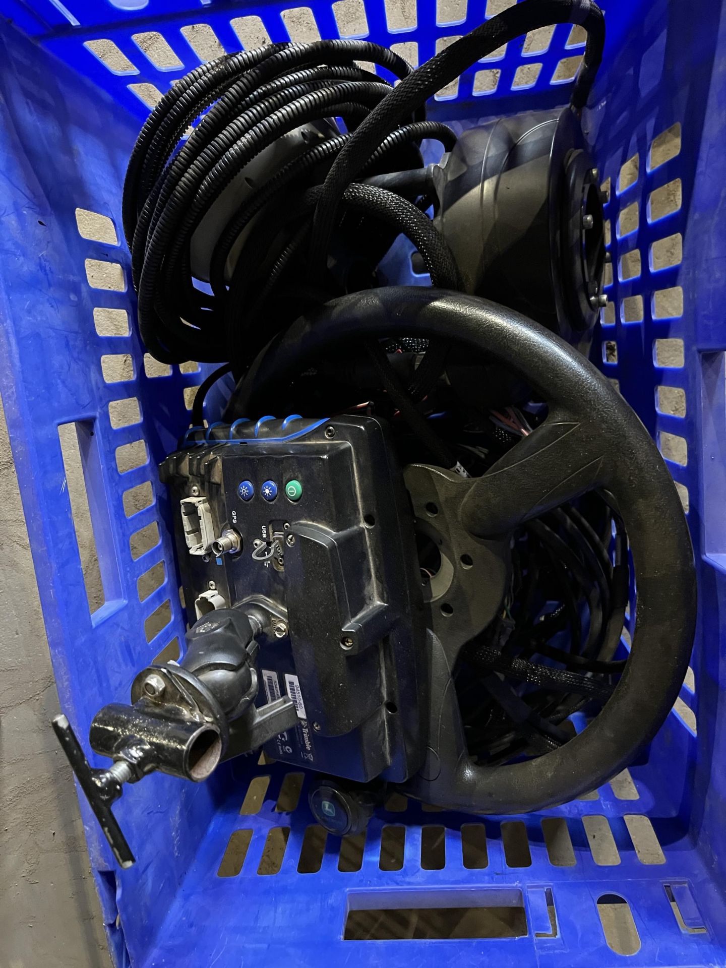 NEW HOLLAND FM750 TRIMBLE GPS STEERING KIT, INCLUDING WIRING, STEERING MOTOR, IMD600 UNIT, - Image 2 of 2