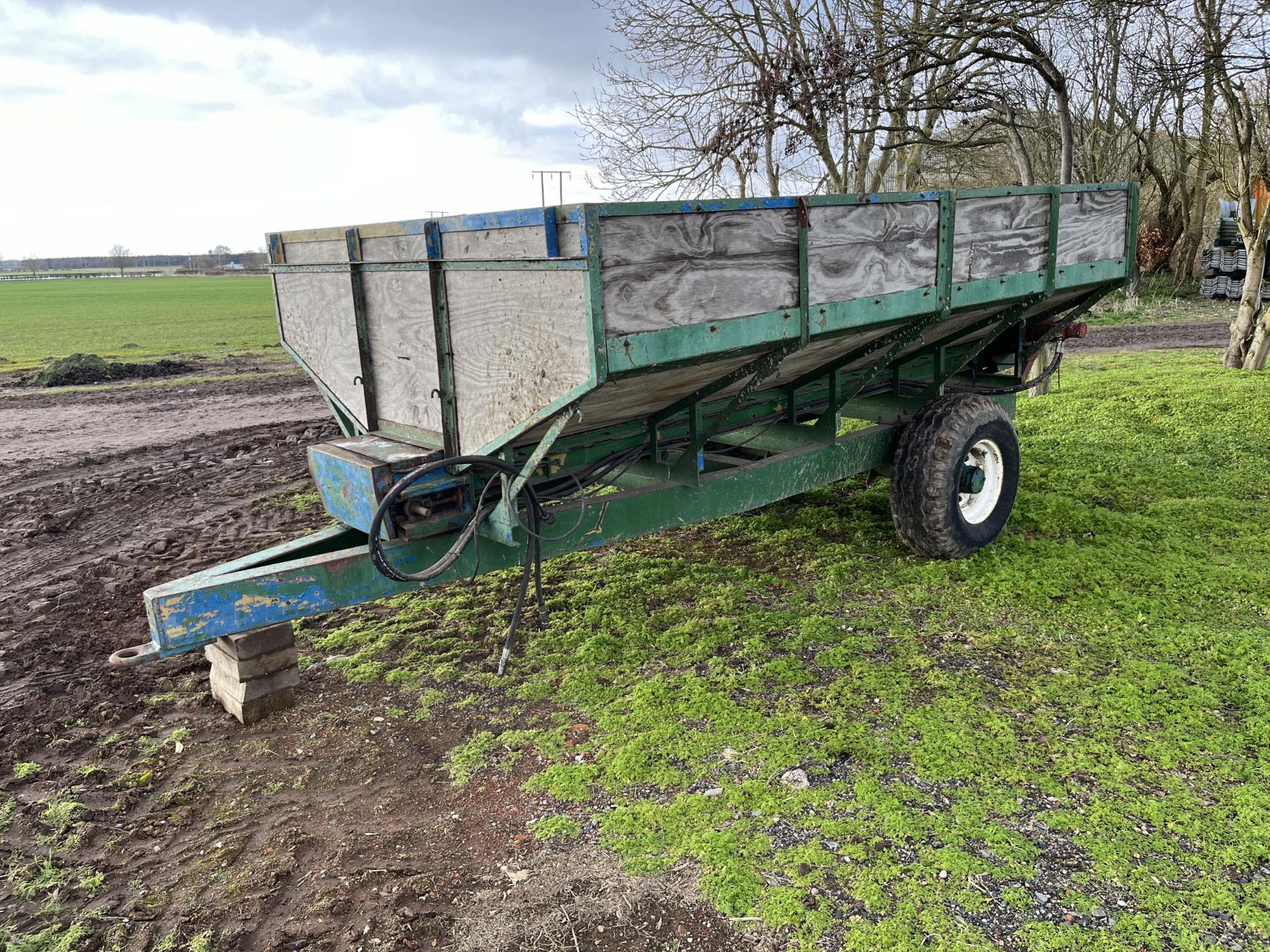 POTATO BULKER, 6 TON HYDRAULIC DRIVE TO BELT