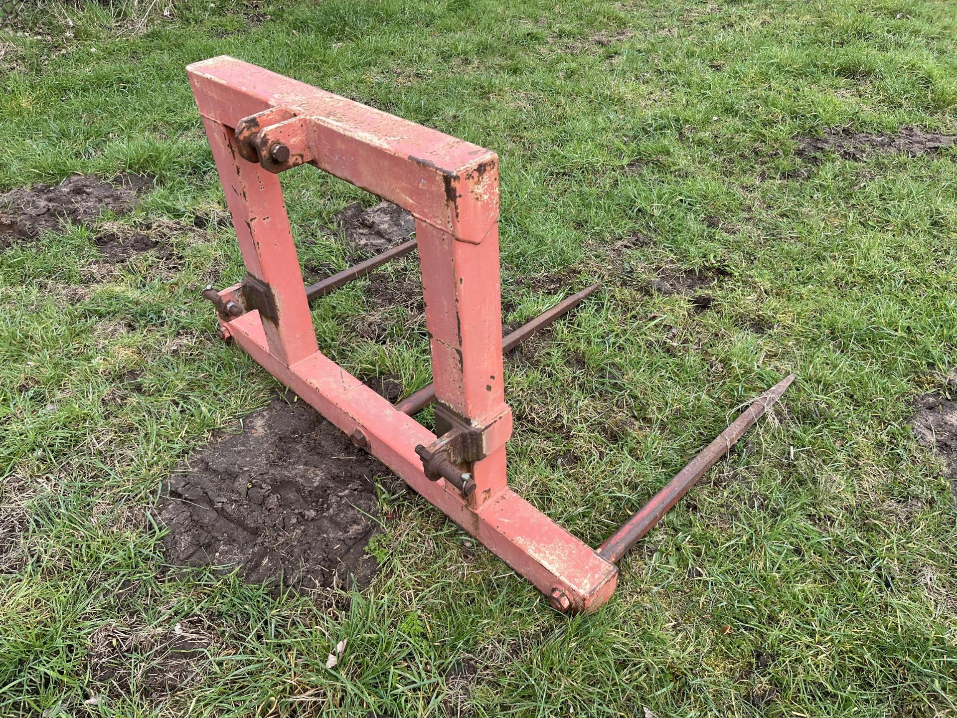 BALE SPIKE - TRACTOR MOUNTED