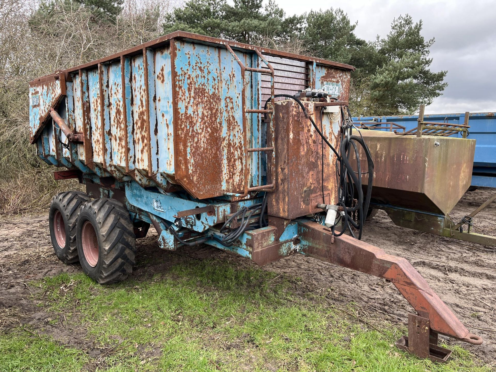 ARMSTRONG & HOLMES HIGH TIP TRAILER