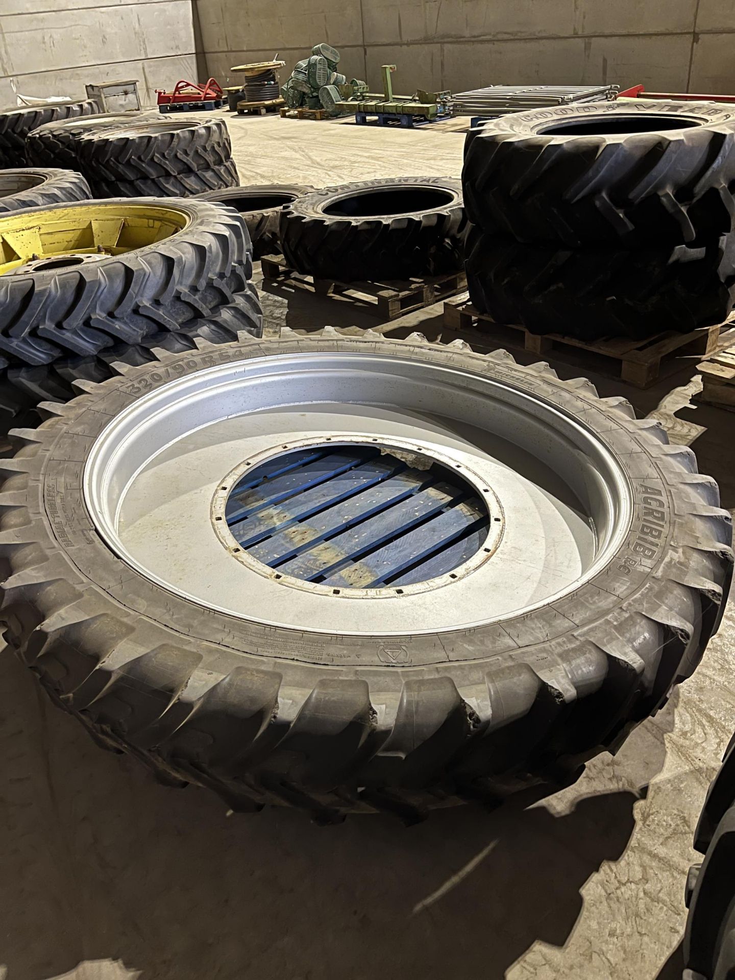 AGRI BIB RC 320/90/R54 WHEEL & TYRE