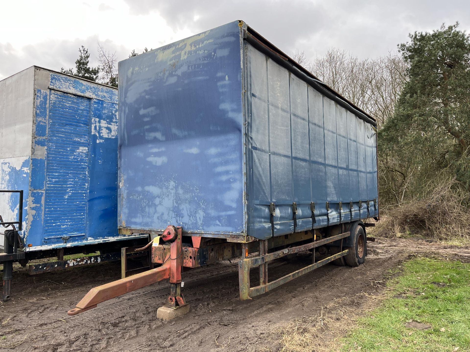 26FT CURTAIN SIDE TRAILER