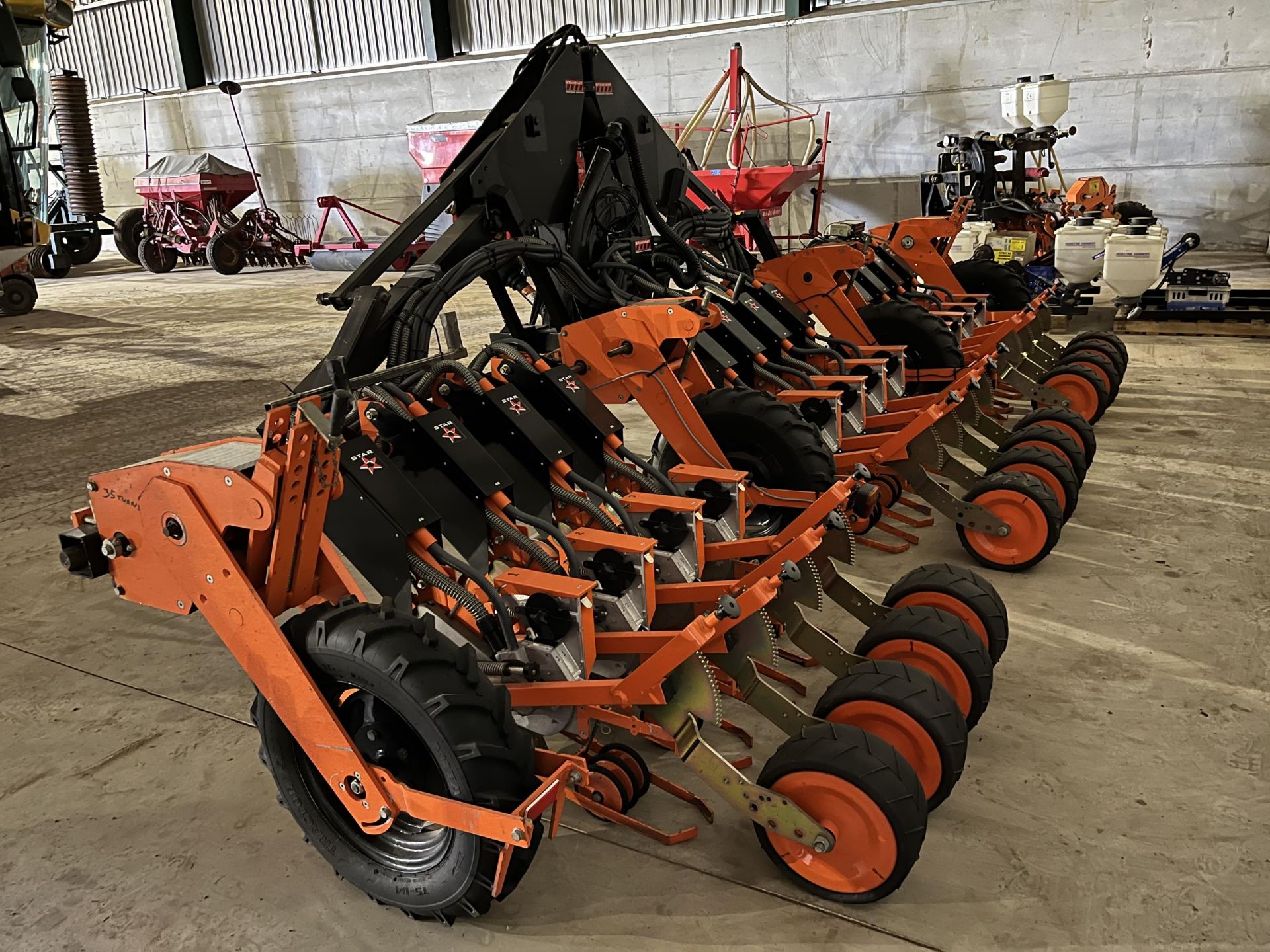STANHAY WEBB 12 ROW FOLDING STAR DRILL, 3 BED MACHINE, WITH CARROT DISCS (2006) - Image 2 of 7