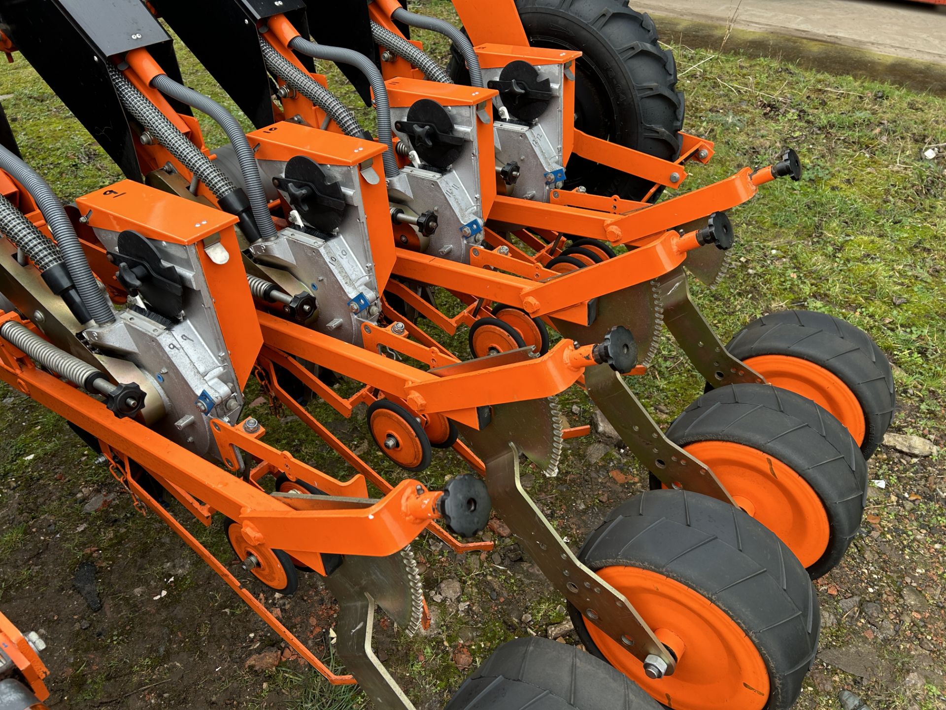 STANHAY WEBB 12 ROW FOLDING STAR DRILL, 3 BED MACHINE, WITH CARROT DISCS (2006) - Image 7 of 7