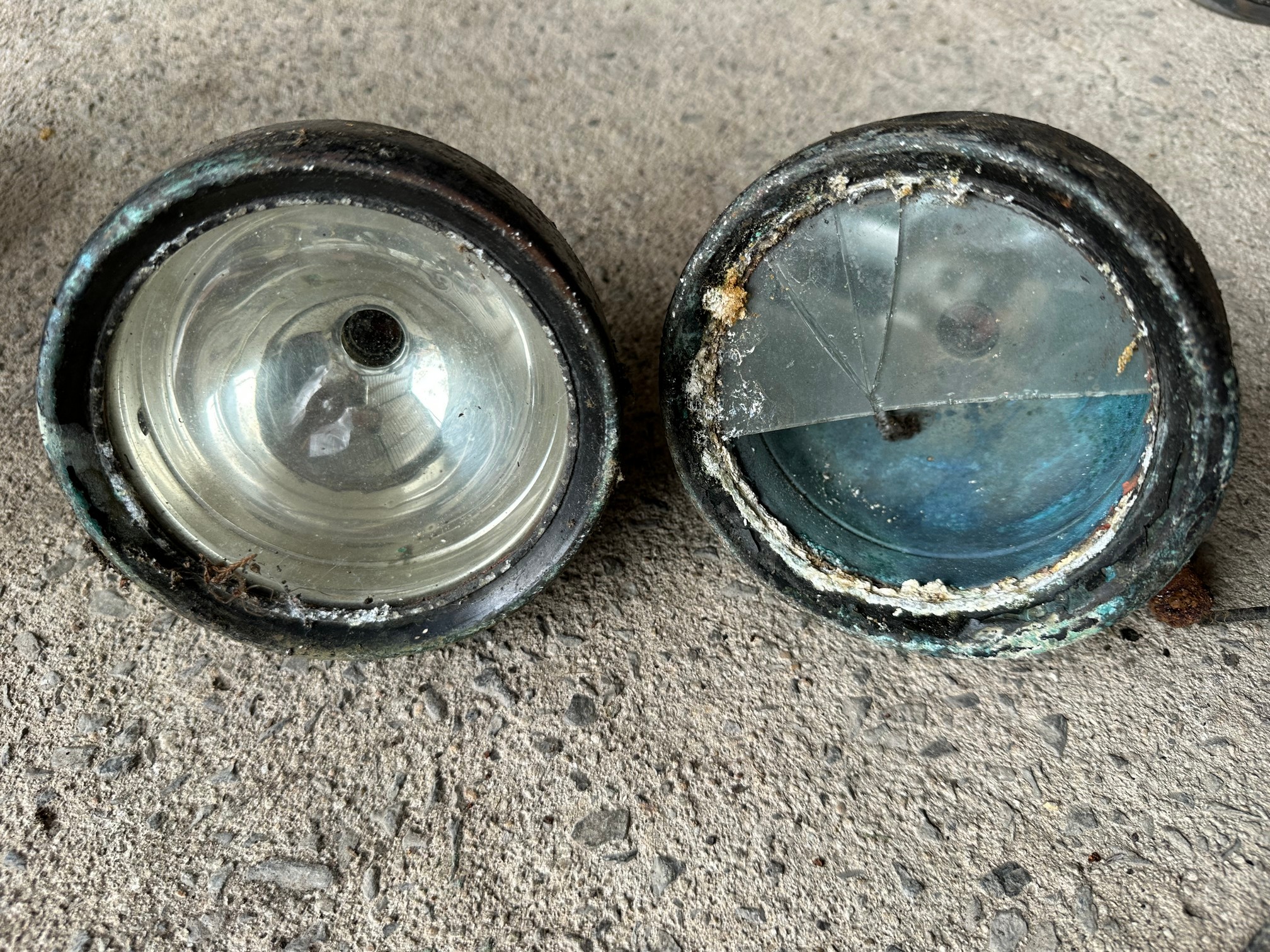 A pair of CAV lamps for restoration. - Image 3 of 3