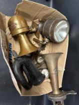 An autojumbler's lot to include a Stadium lamp, carriage lamps, car horns inc. Apollo etc.