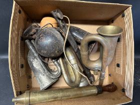 A box of car horns inc. Lucas King of The Road, Bosch etc. and a window demister.