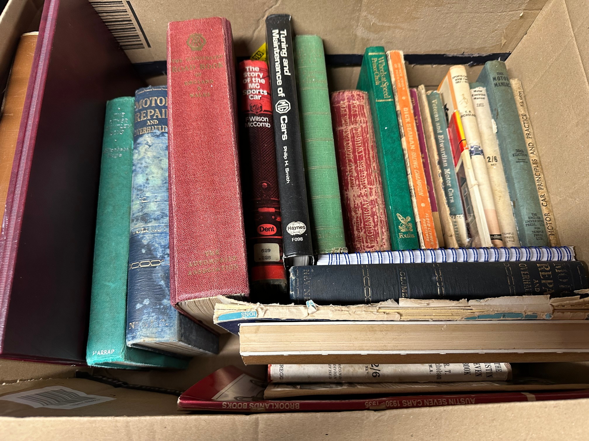 Four boxes of motoring-related volumes. - Image 5 of 5