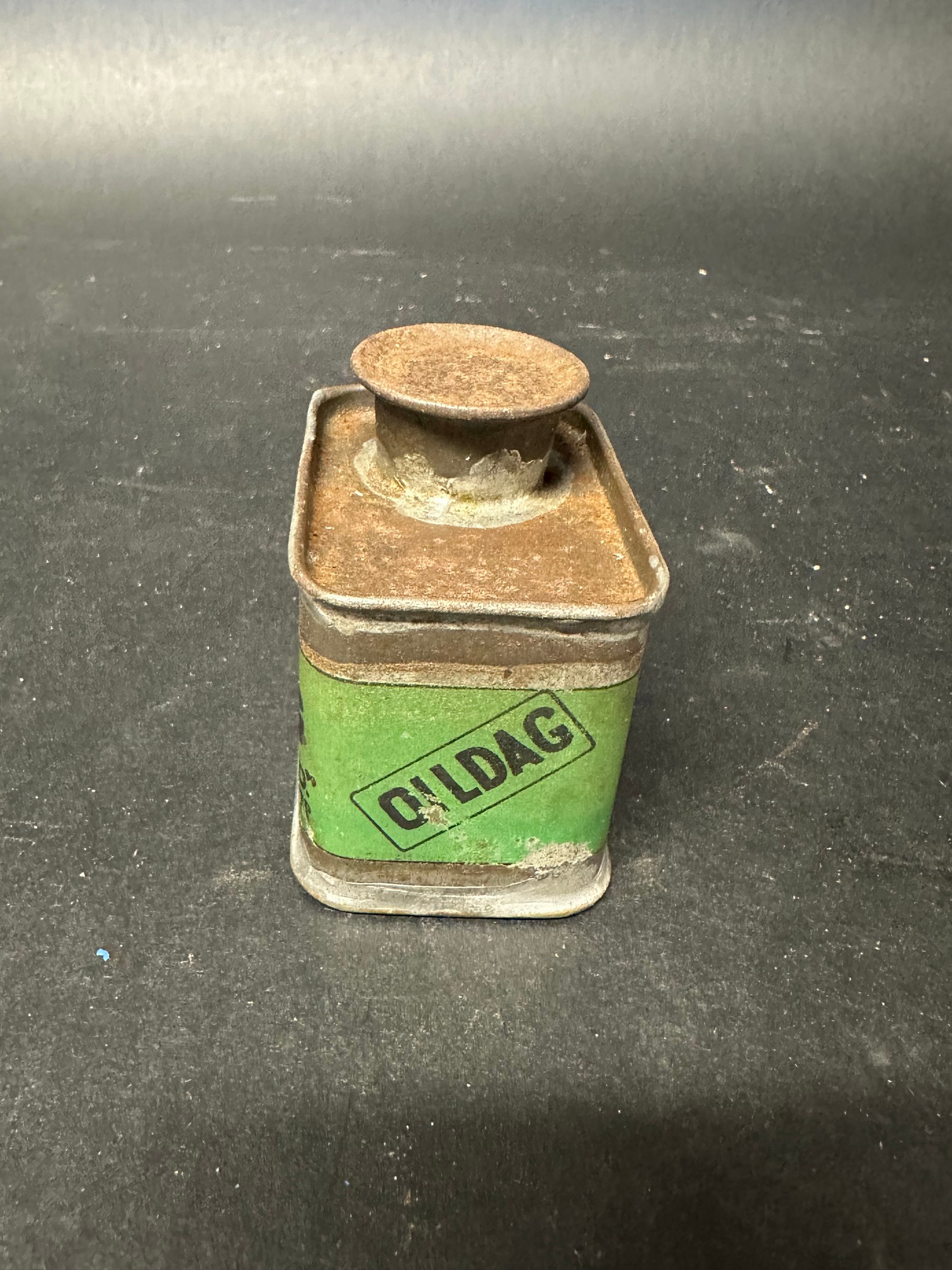 A rare Oildag Size No. 1 additive tin, 2 1/4" wide, 2 1/4" high. - Image 2 of 6