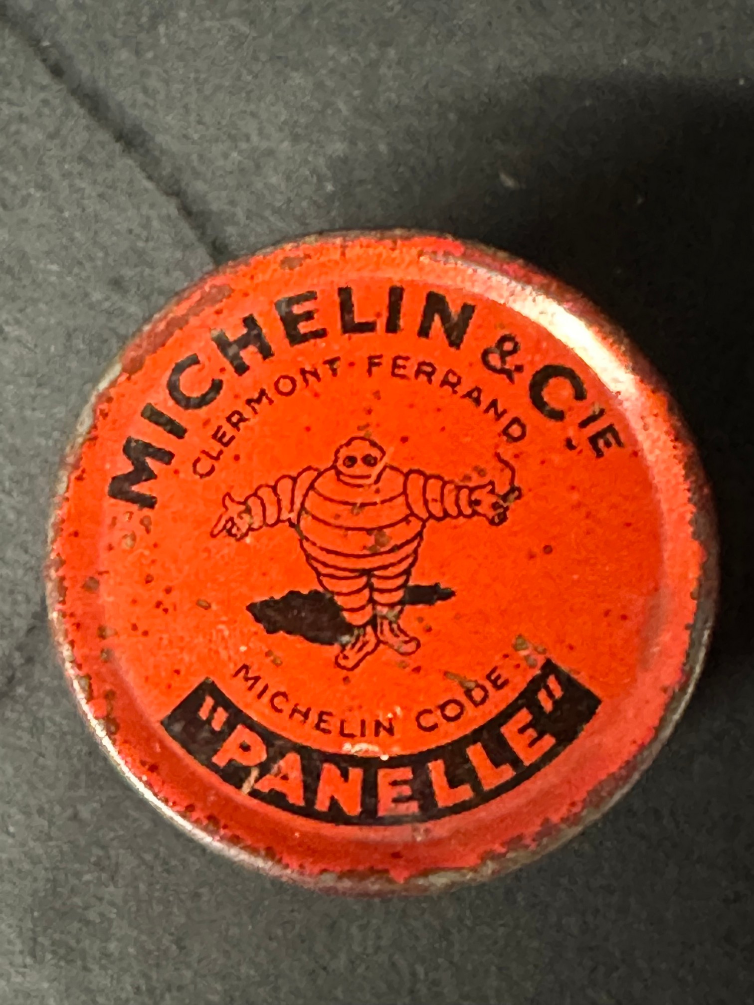 A Michelin & Cie "Panelle" miniature cylindrical tin for 12 Auto Valcanisantes Pastilles, 1 1/2" - Image 5 of 6