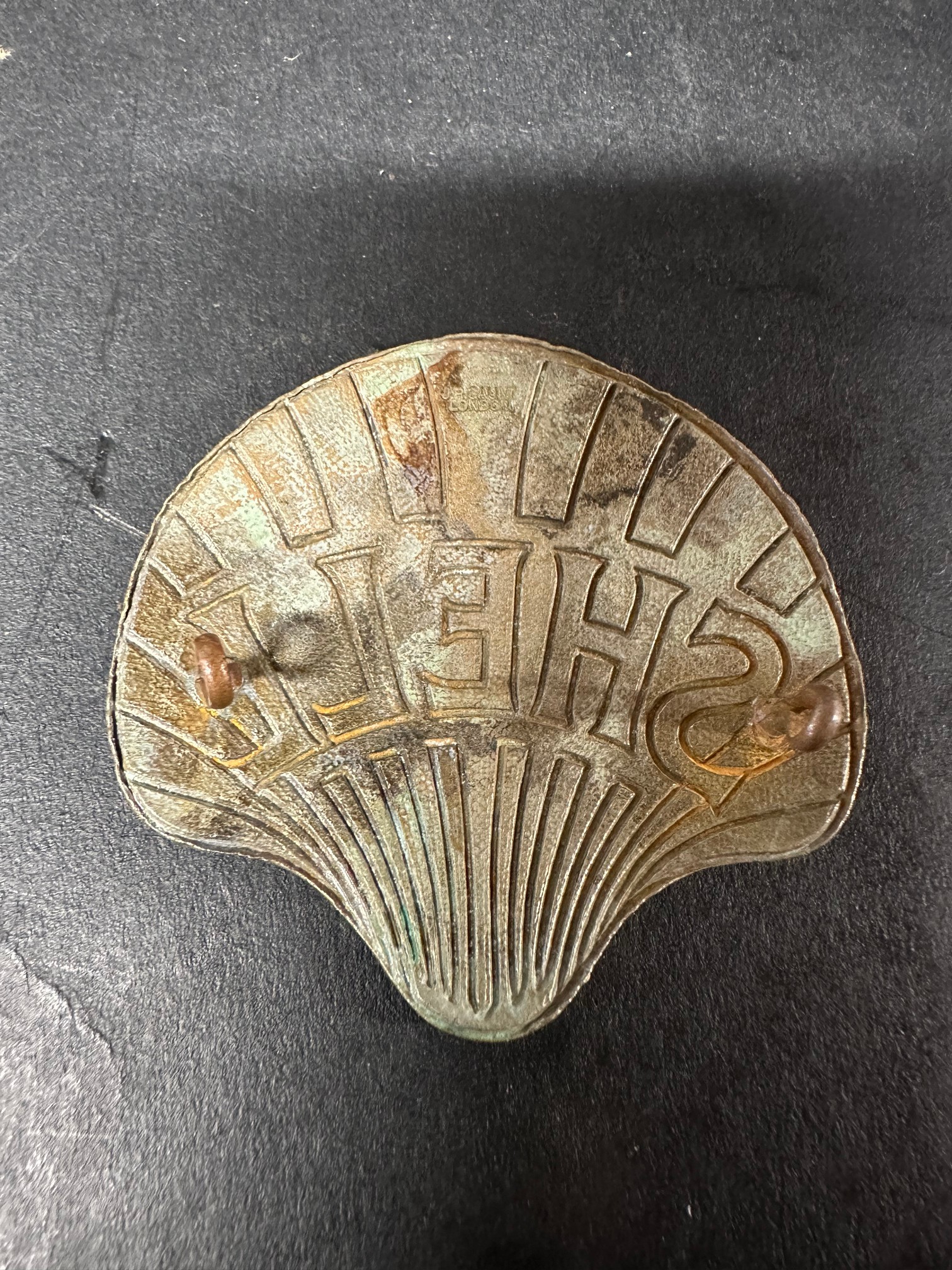 A large Shell enamel cap badge. - Image 2 of 2