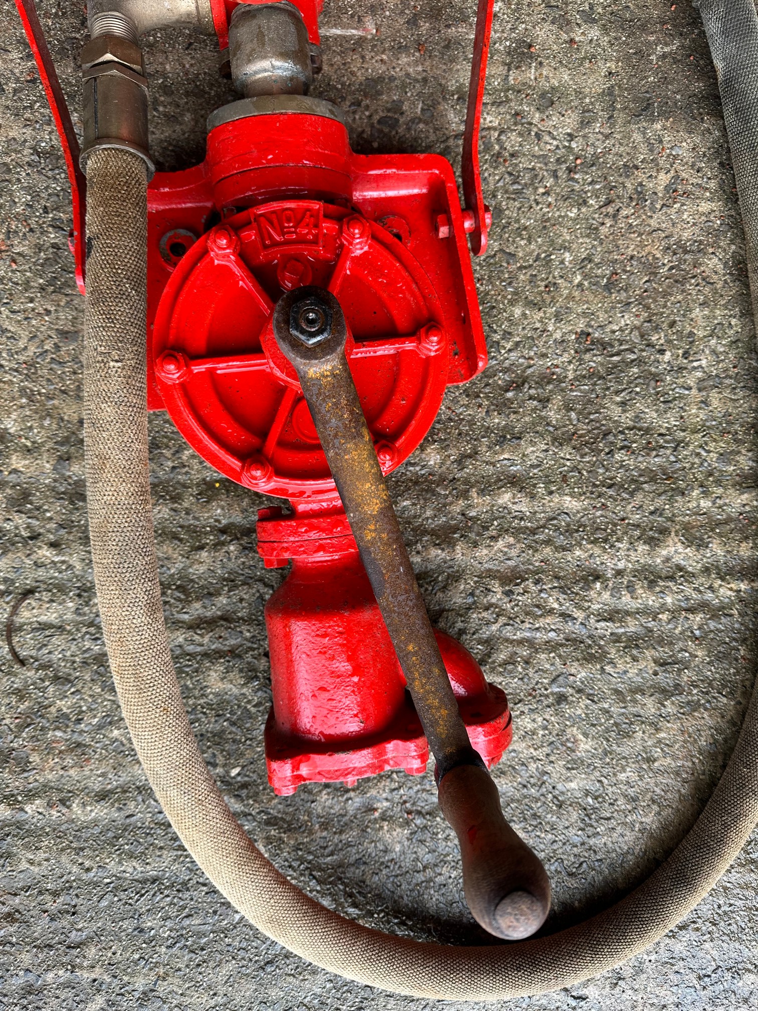 A Hammond one gallon hand pump fitted with two 1 x gallon glass cylinders, a canvas hose and nozzle. - Image 5 of 6