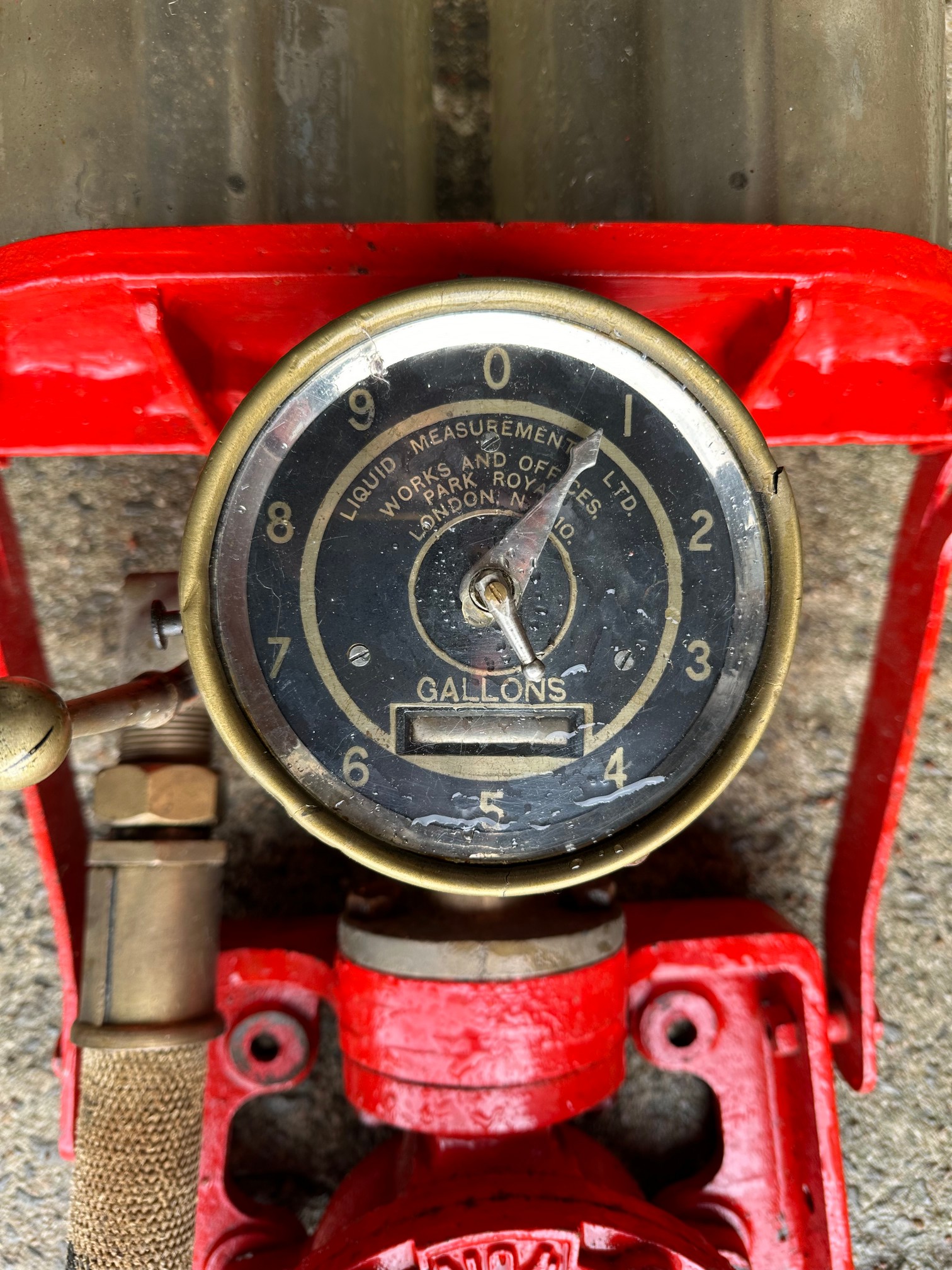 A Hammond one gallon hand pump fitted with two 1 x gallon glass cylinders, a canvas hose and nozzle. - Image 3 of 6