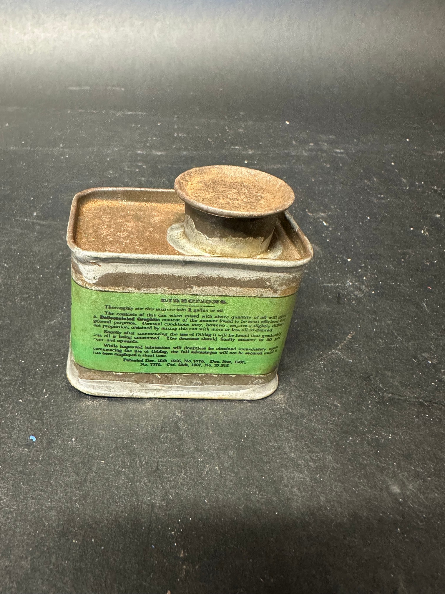 A rare Oildag Size No. 1 additive tin, 2 1/4" wide, 2 1/4" high. - Image 3 of 6