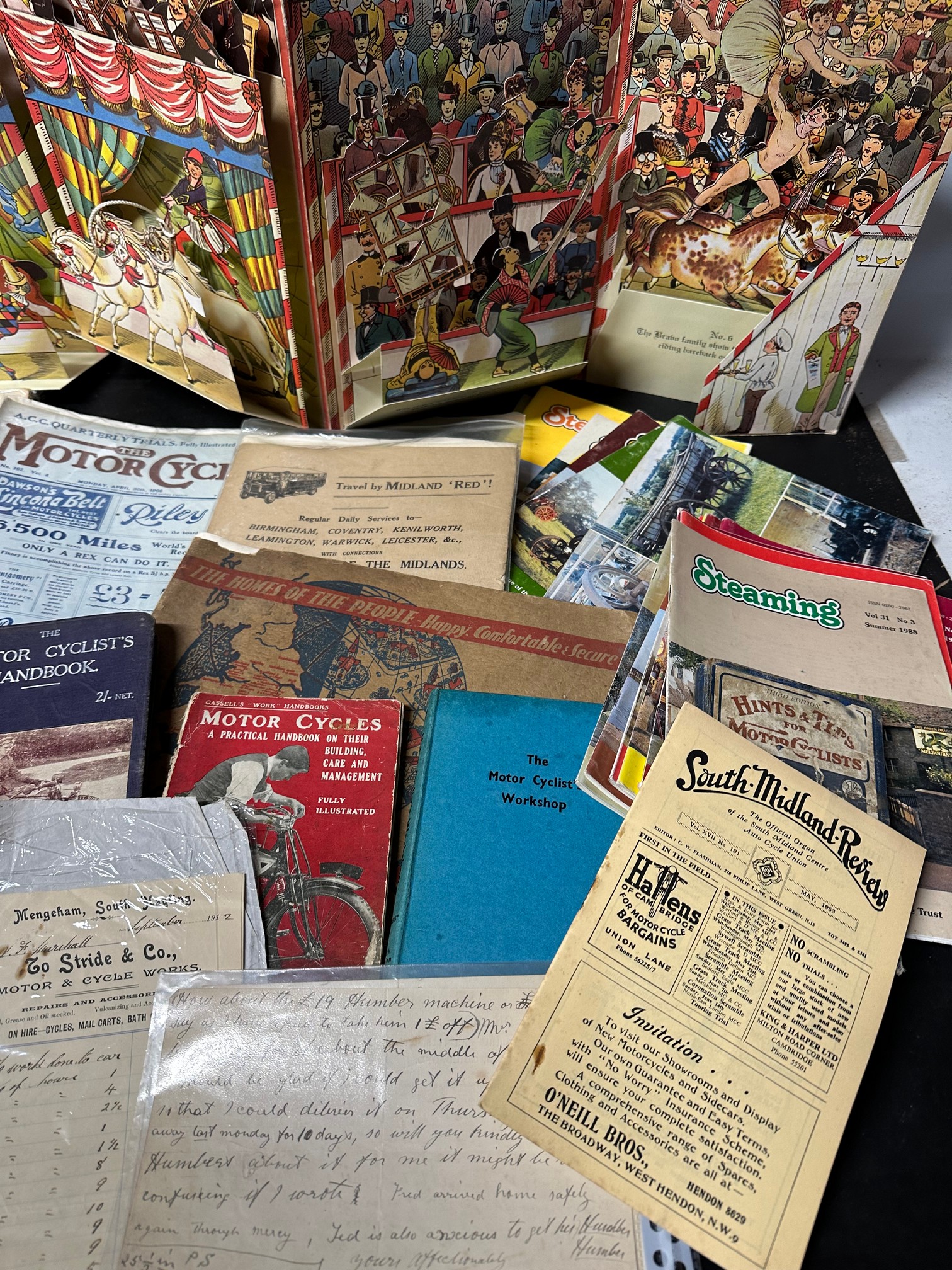 An interesting lot of books and ephemera including a Tom Webster's 1922 annual, International Circus - Image 6 of 6