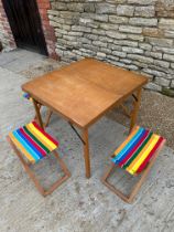 A delightful travelling picnic case which opened out forms a table with set of four stools.Table