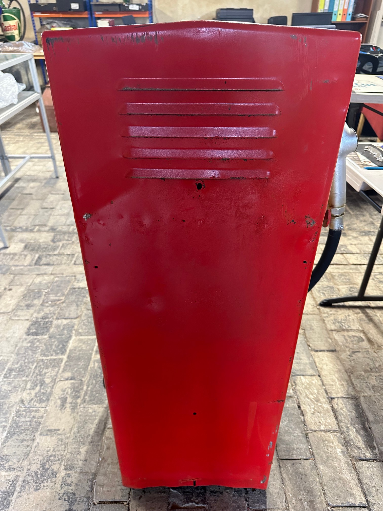 A small Gilbarco yard tube fuel pump with Shell livery, 45" x 25" (inc hose) 23 1/2" (excl hose). - Image 3 of 5