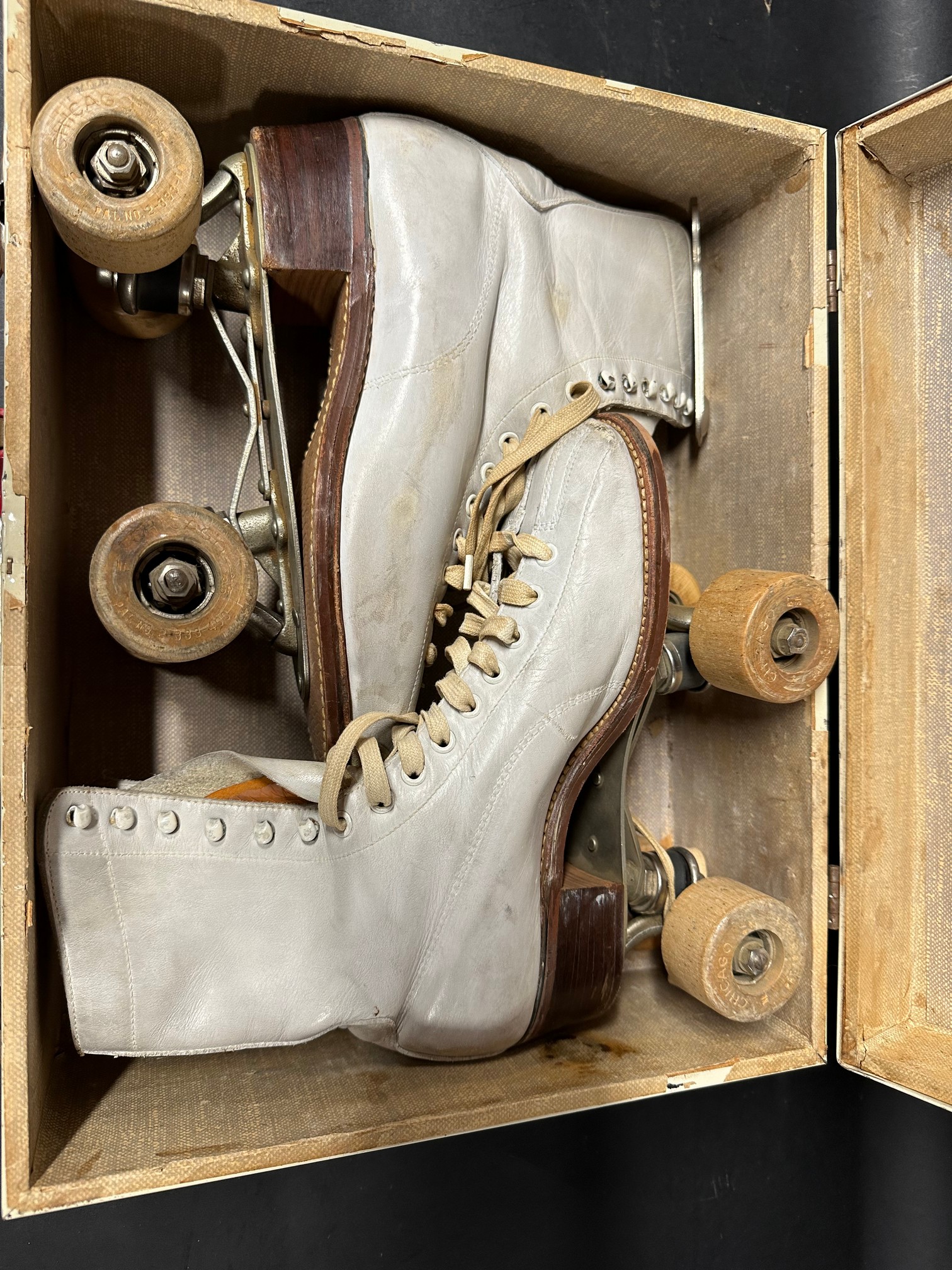A cased set of rollerskates (approx sz UK 4/5), quintessentially genuine American 1950s diner - Image 5 of 5