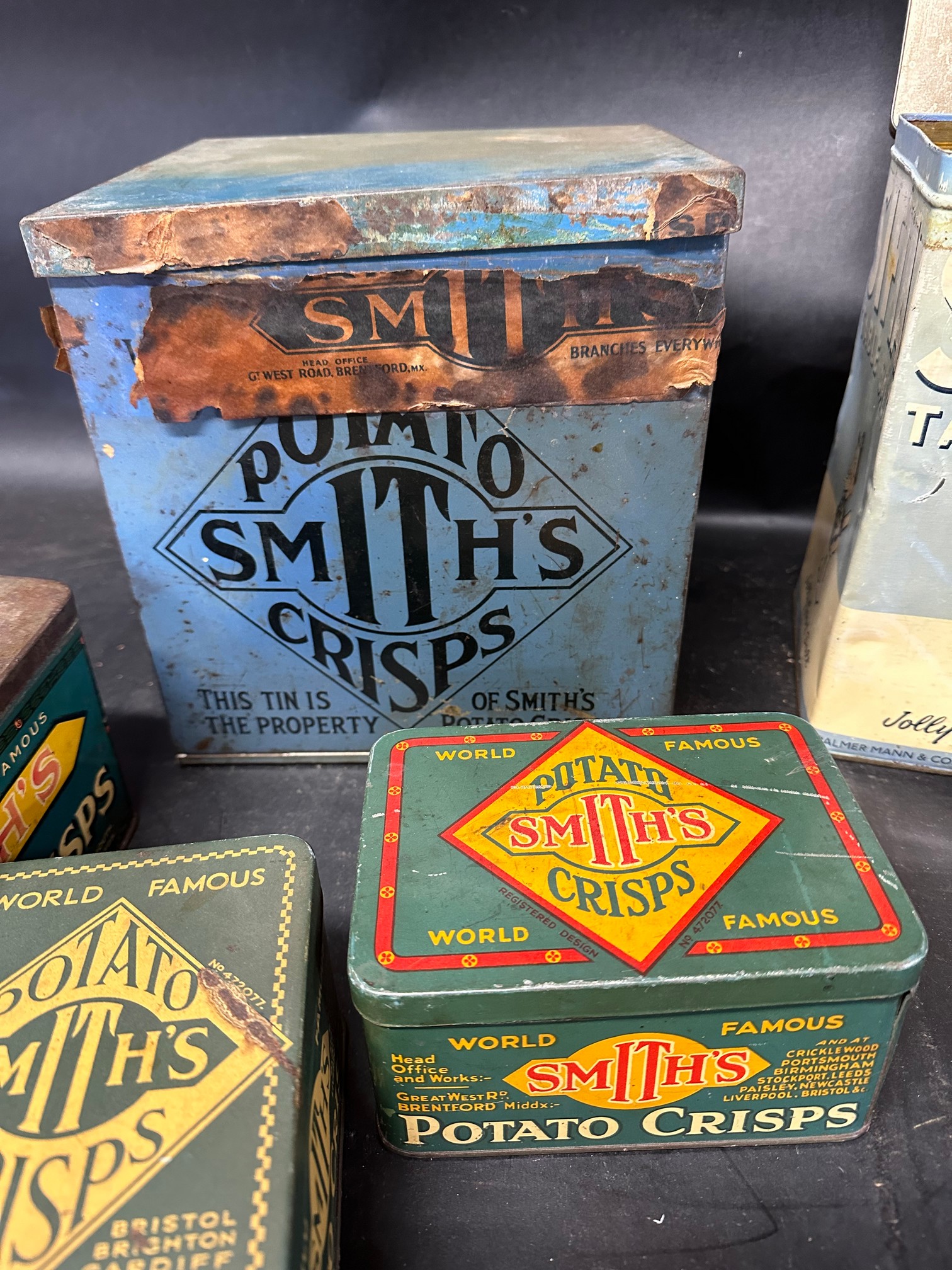 Four Smith's Potato Crisps tins and a Sifta Table Salt Sifta Sam 'Jolly Good Salt' tin (5). - Image 6 of 6