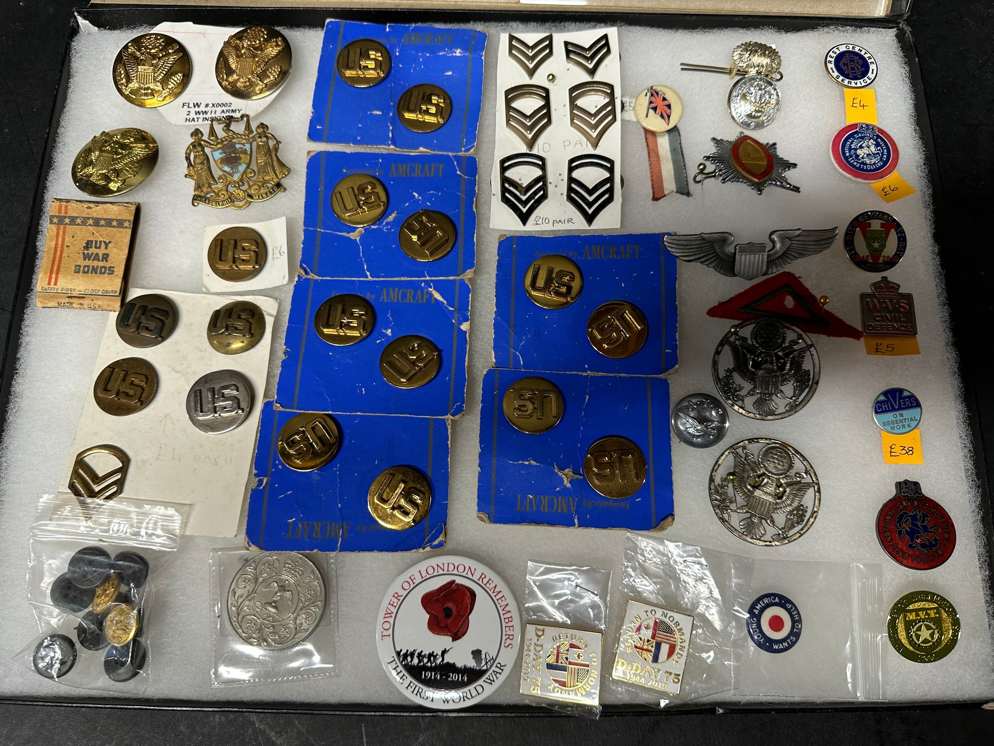 A presentation case of wartime and other badges, buttons insignia etc. inc. enamel, Chivers on - Image 2 of 9