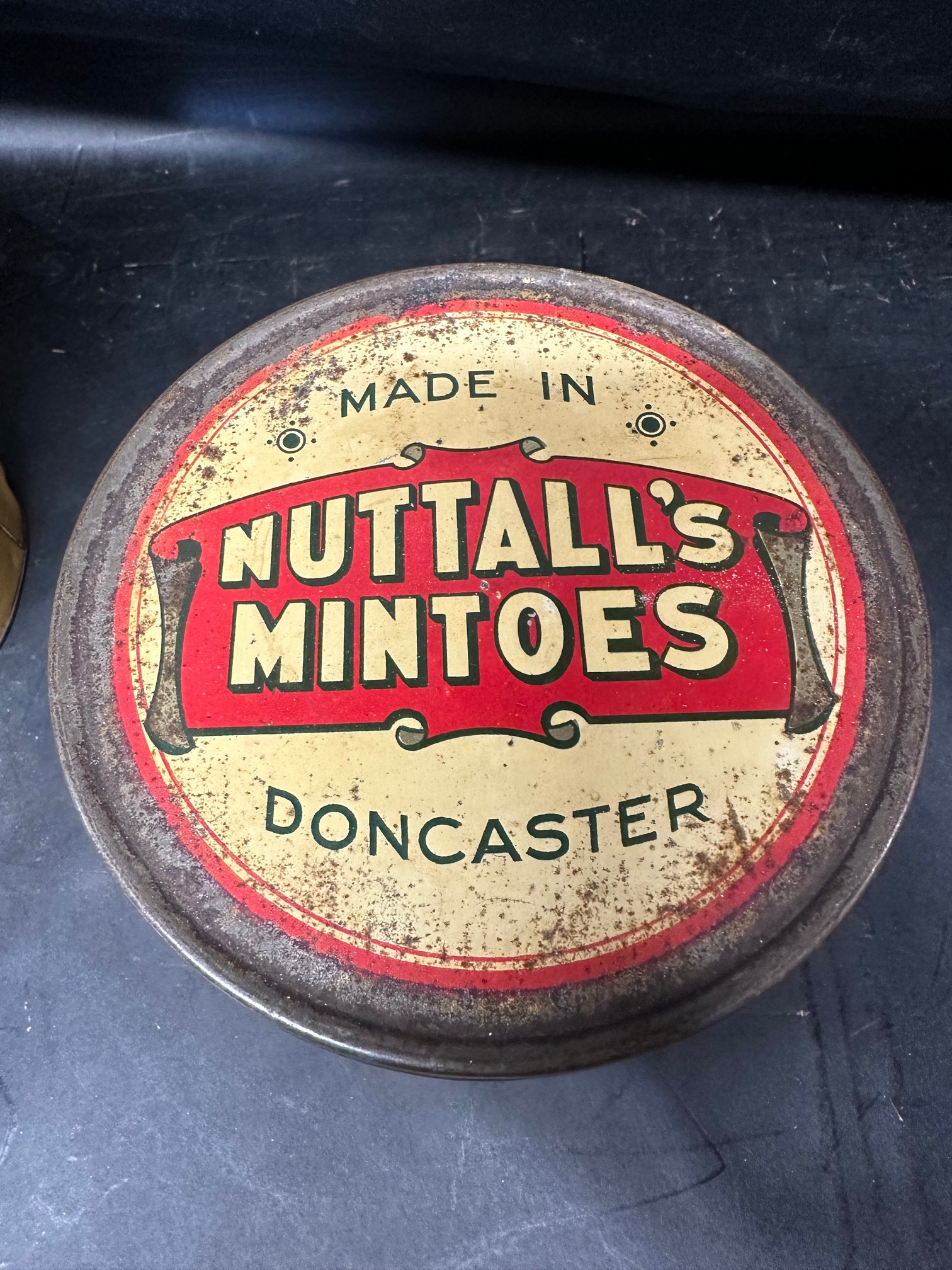 Two Nuttall's Mintoes of Doncaster tins. - Bild 9 aus 11