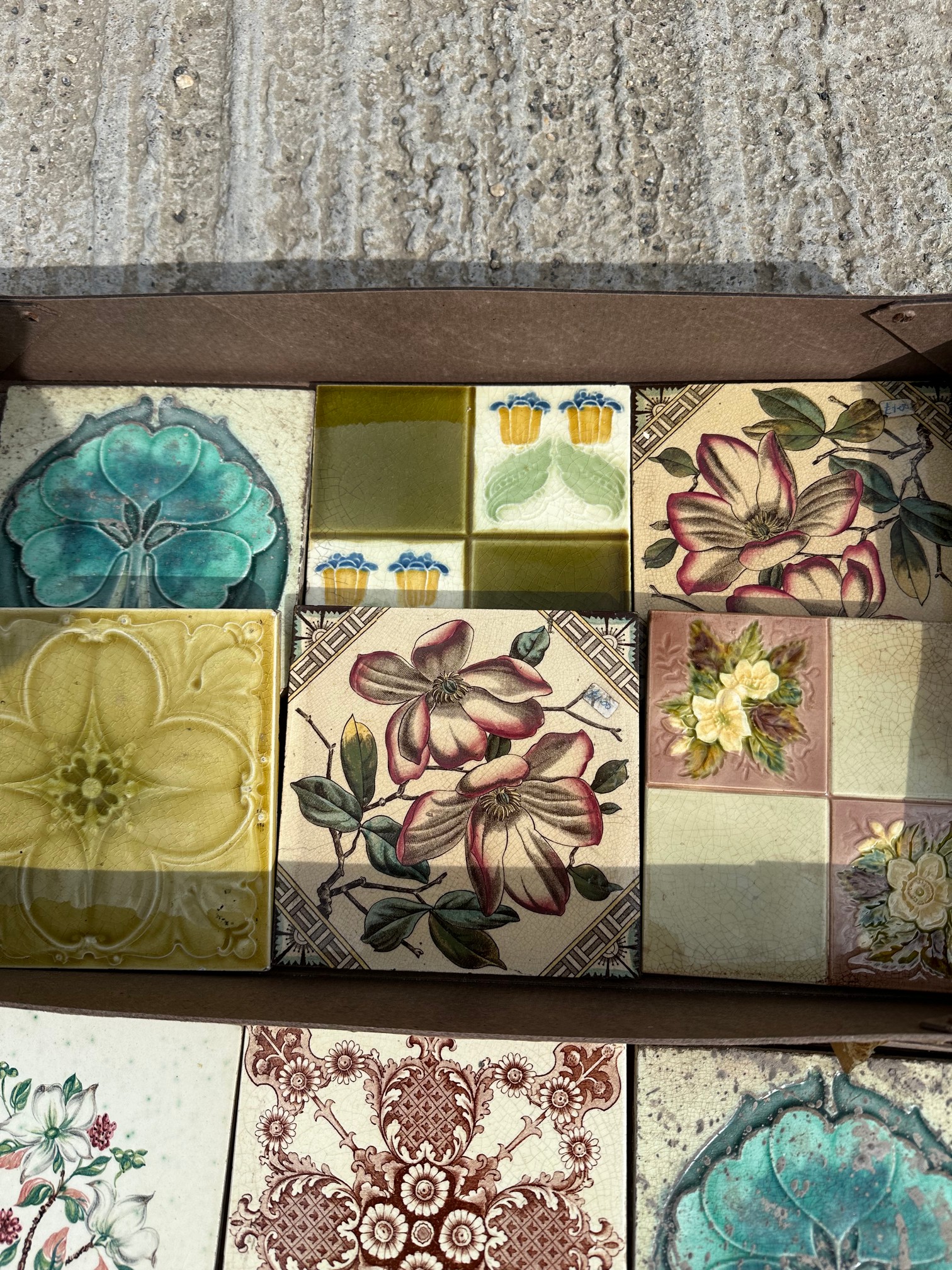 A selection of tiles including Arts & Crafts (16). - Image 6 of 7