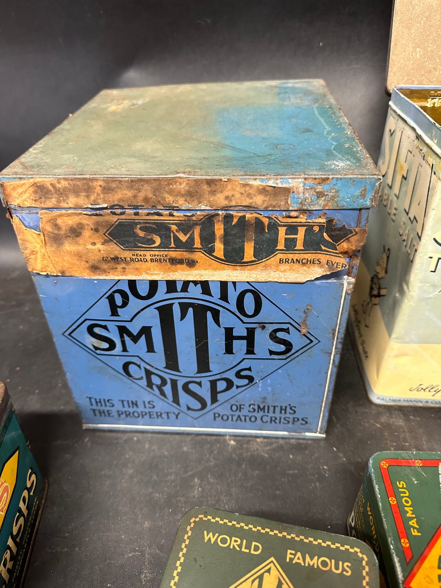 Four Smith's Potato Crisps tins and a Sifta Table Salt Sifta Sam 'Jolly Good Salt' tin (5). - Image 5 of 6