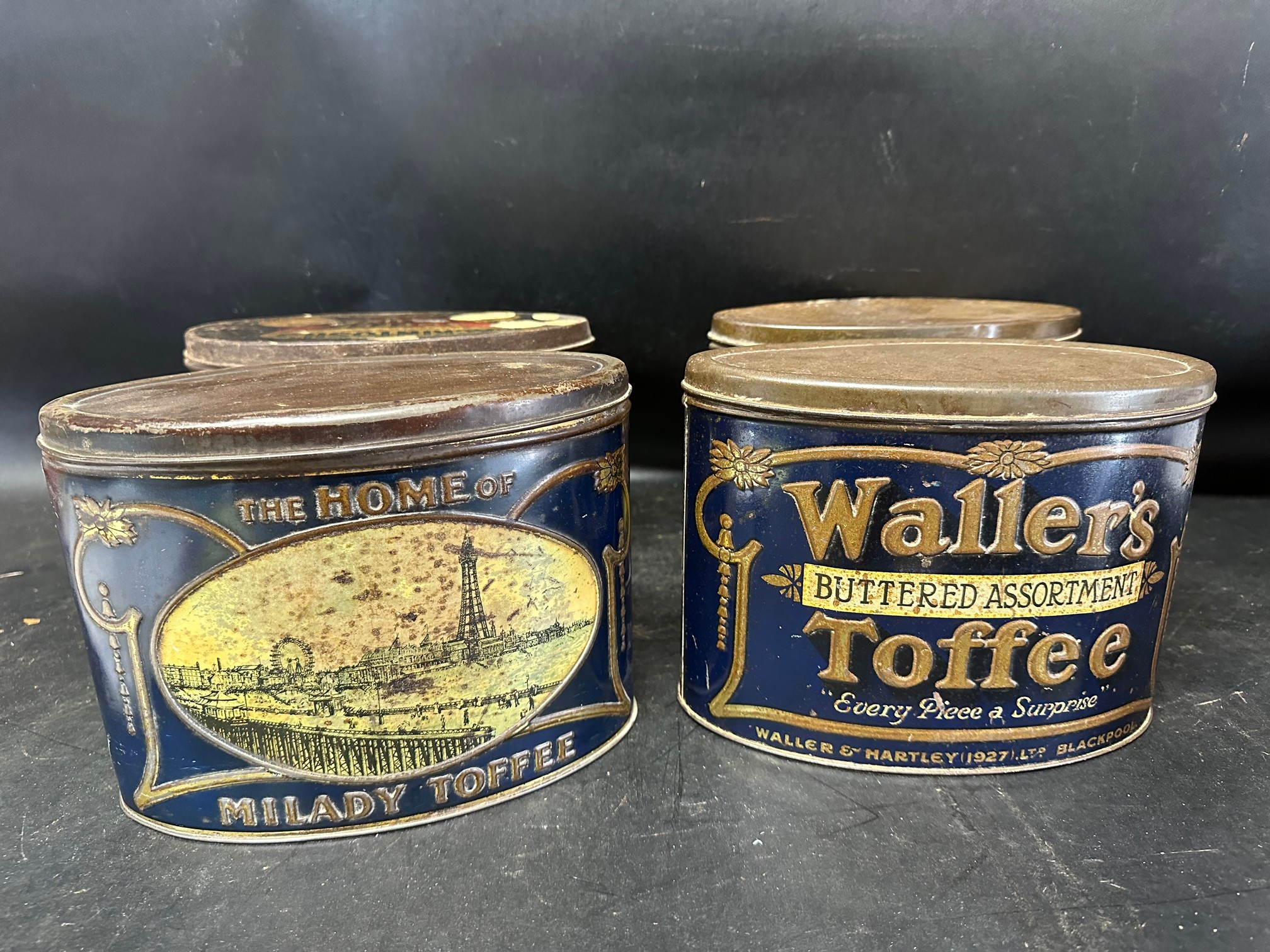 Four 1920s large toffee tins: Mackintosh's Toffee Deluxe, Thorne's of Leeds, Waller's Toffee with - Bild 3 aus 4