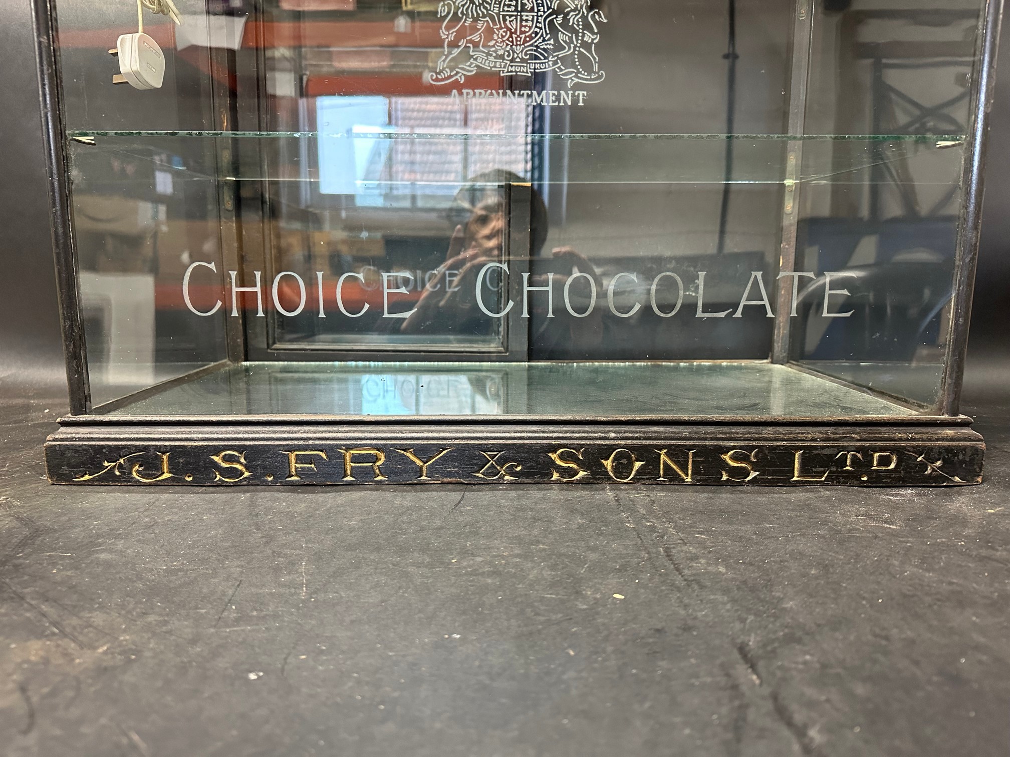 A Fry's Choice Chocolates glass display cabinet, sliding doors to rear, two glass shelves, 27 1/2" - Image 4 of 12